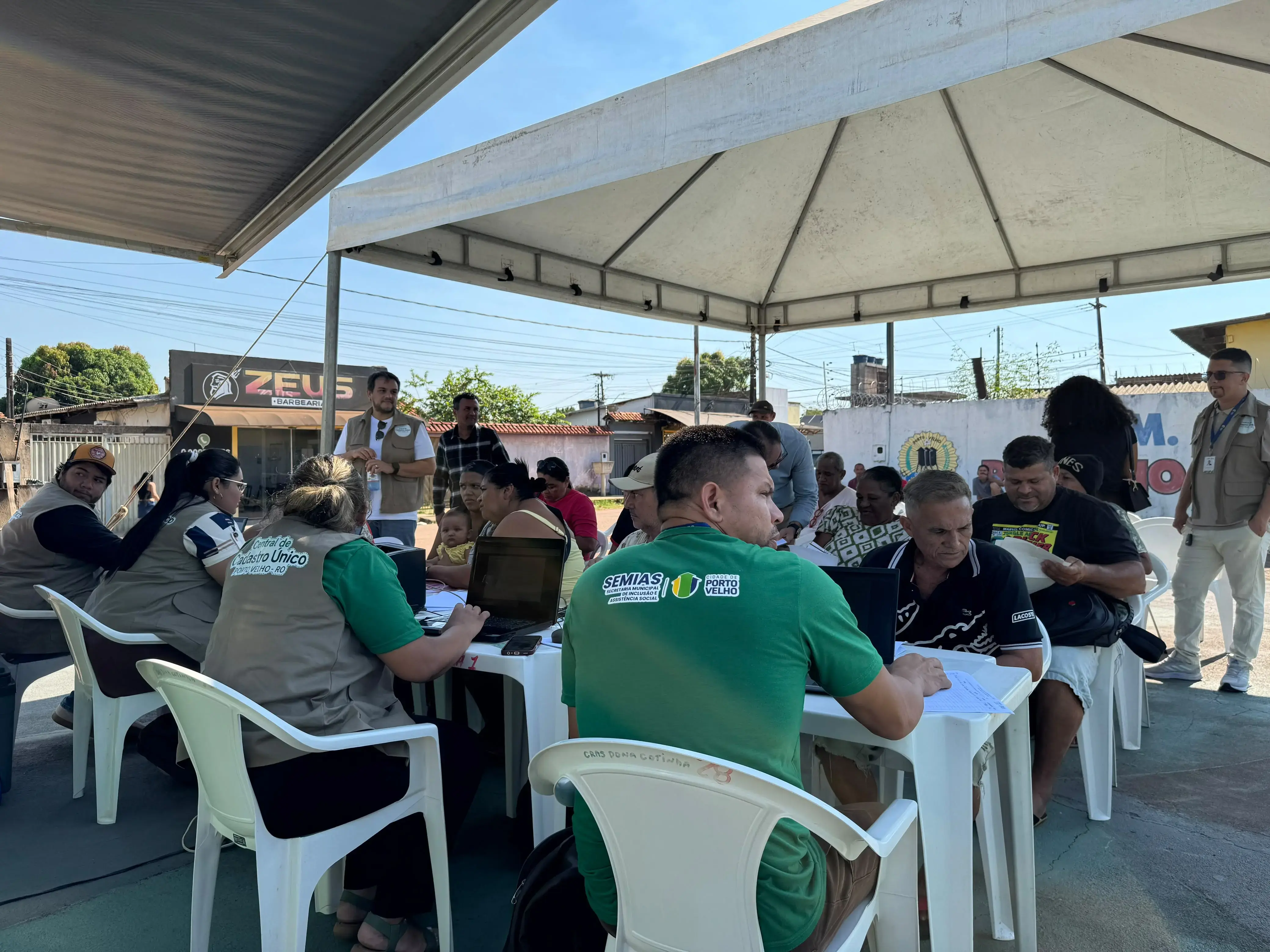 Campo de Futebol do Jardim Santana recebe atendimento do CadÚnico em Porto Velho