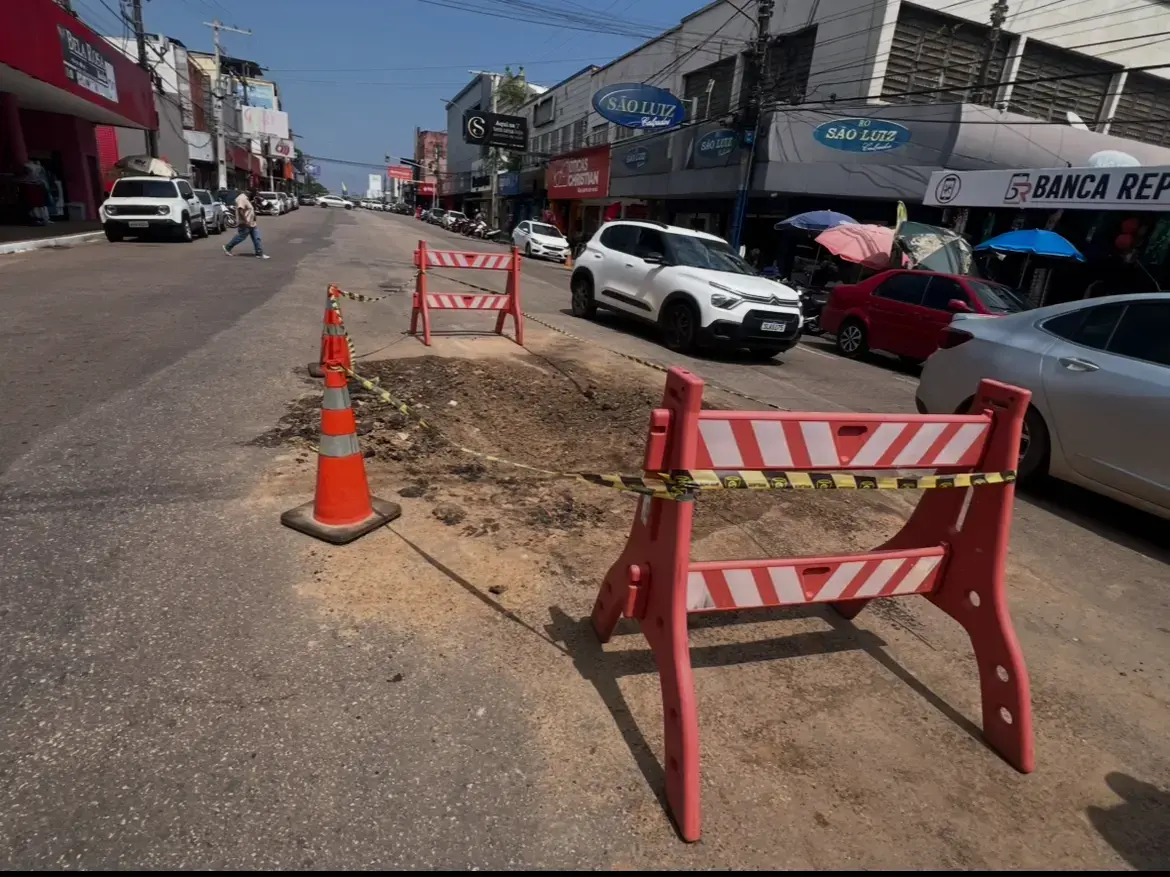 Trecho da Avenida 7 de Setembro em Porto Velho durante obras de drenagem