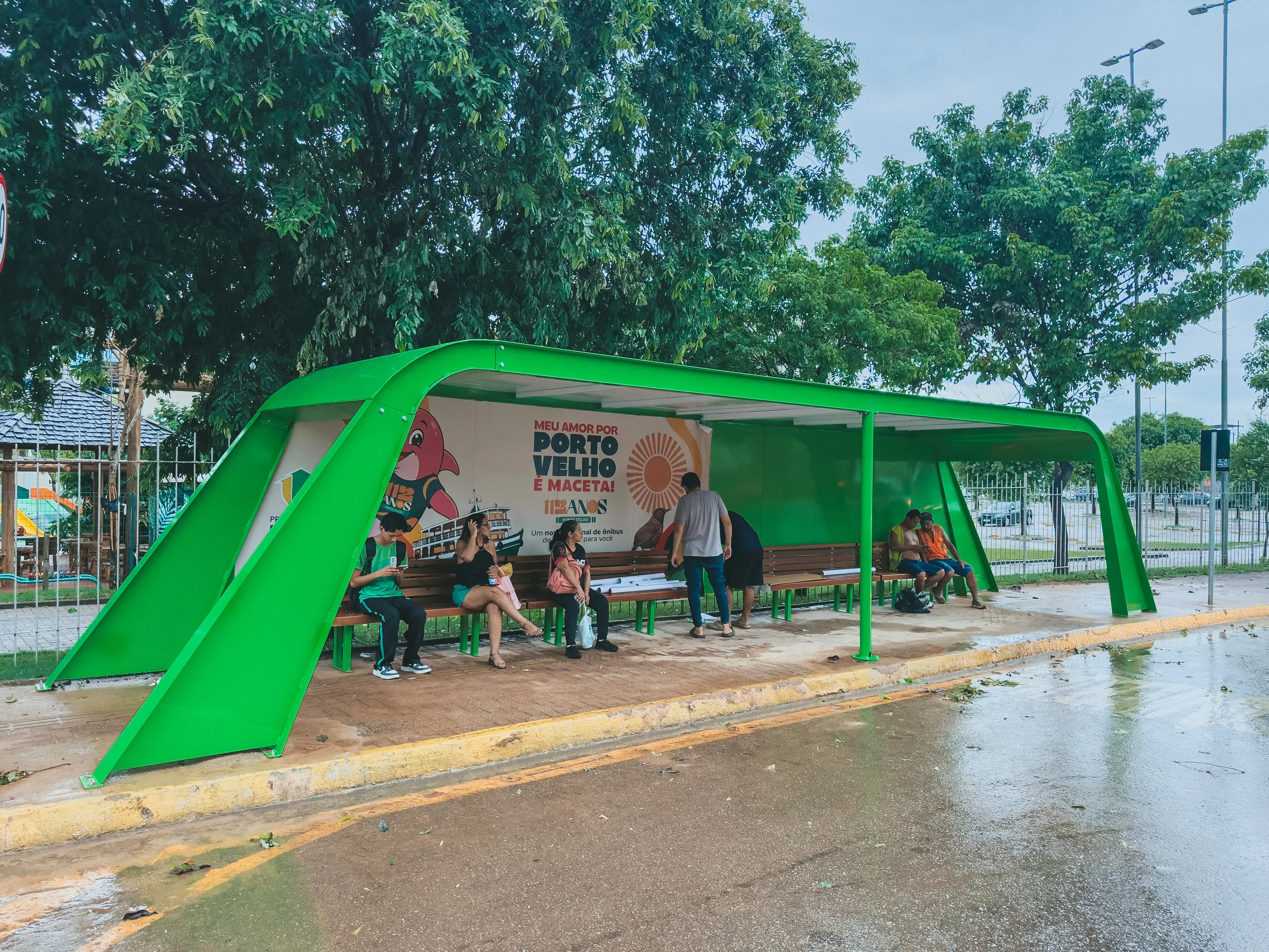 Porto Velho instala novo modelo de abrigo de ônibus com tecnologia e acessibilidade