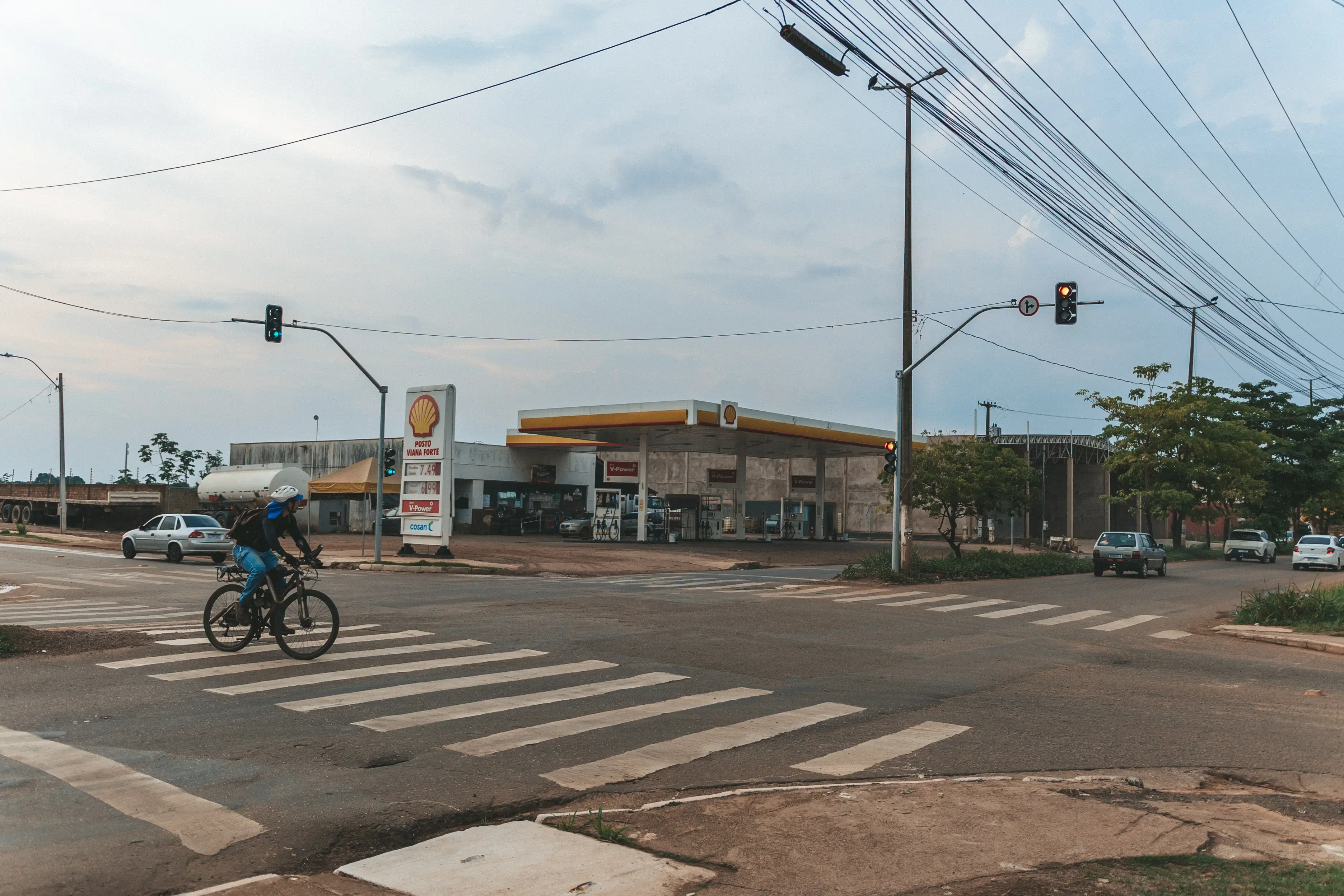 Prefeitura de Porto Velho instala semáforo no cruzamento da avenida Mamoré com a rua Capão da Canoa