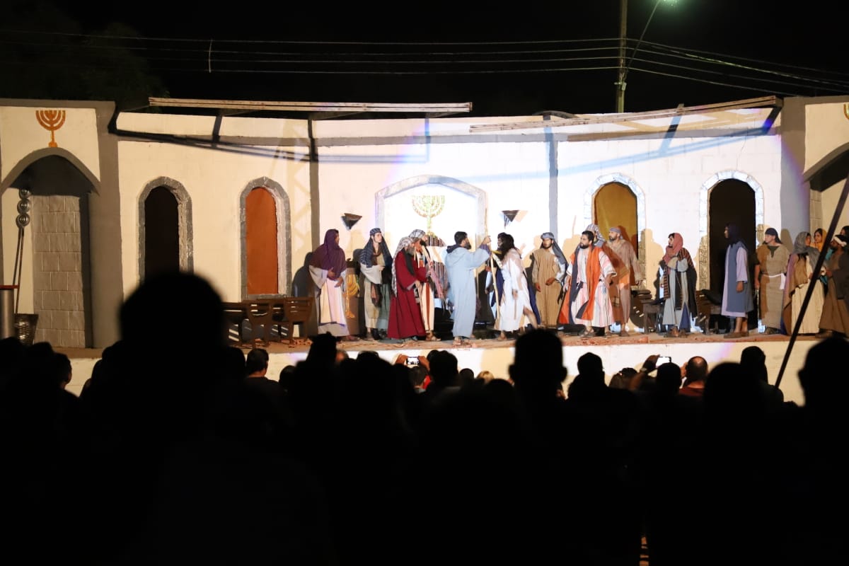 Secretarias municipais atuam na organização do evento, que valoriza as tradições cristãs por meio do teatro
