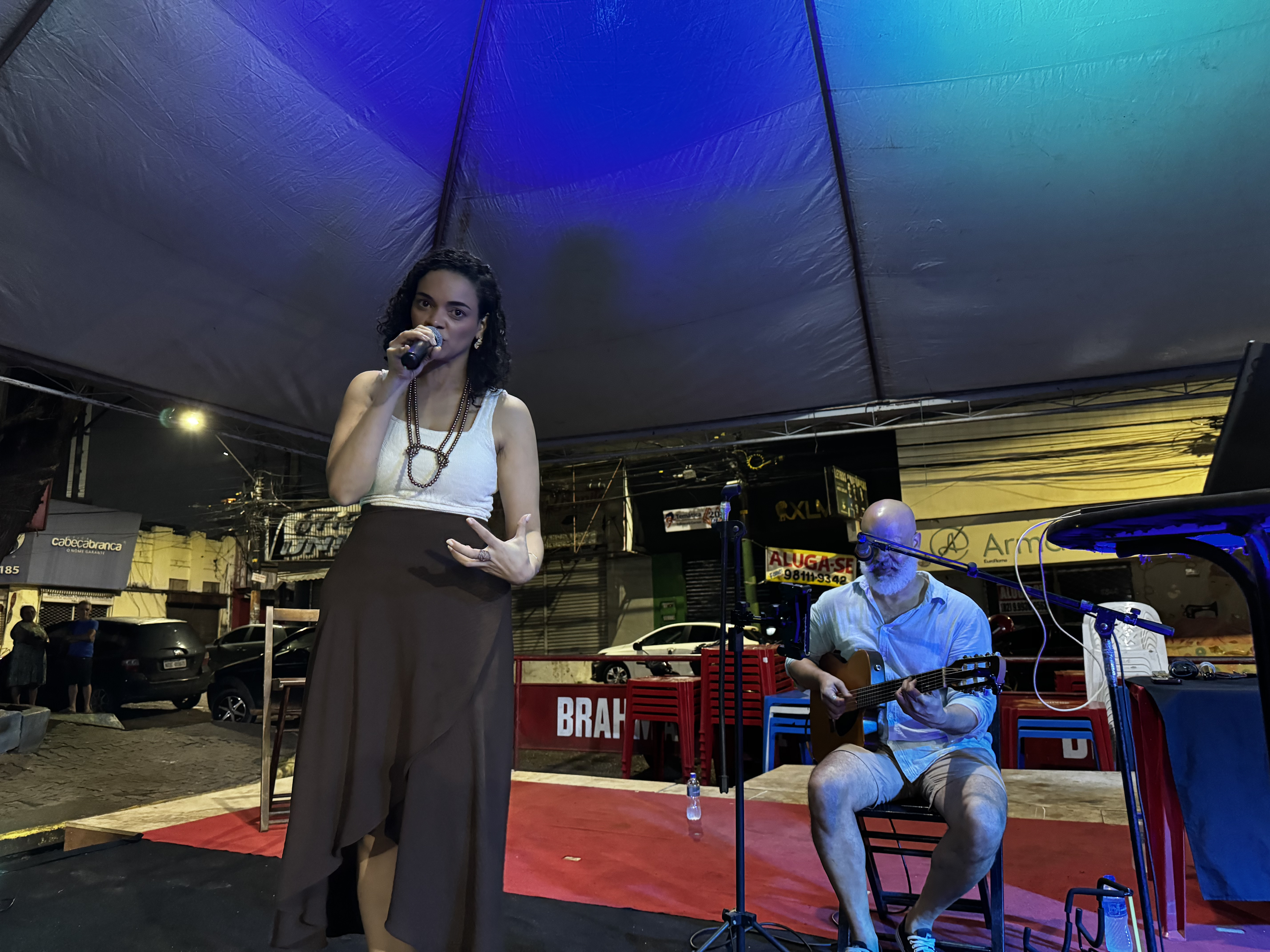 Sarau Brasilidades valorizou a MPB e abriu espaço para artistas locais