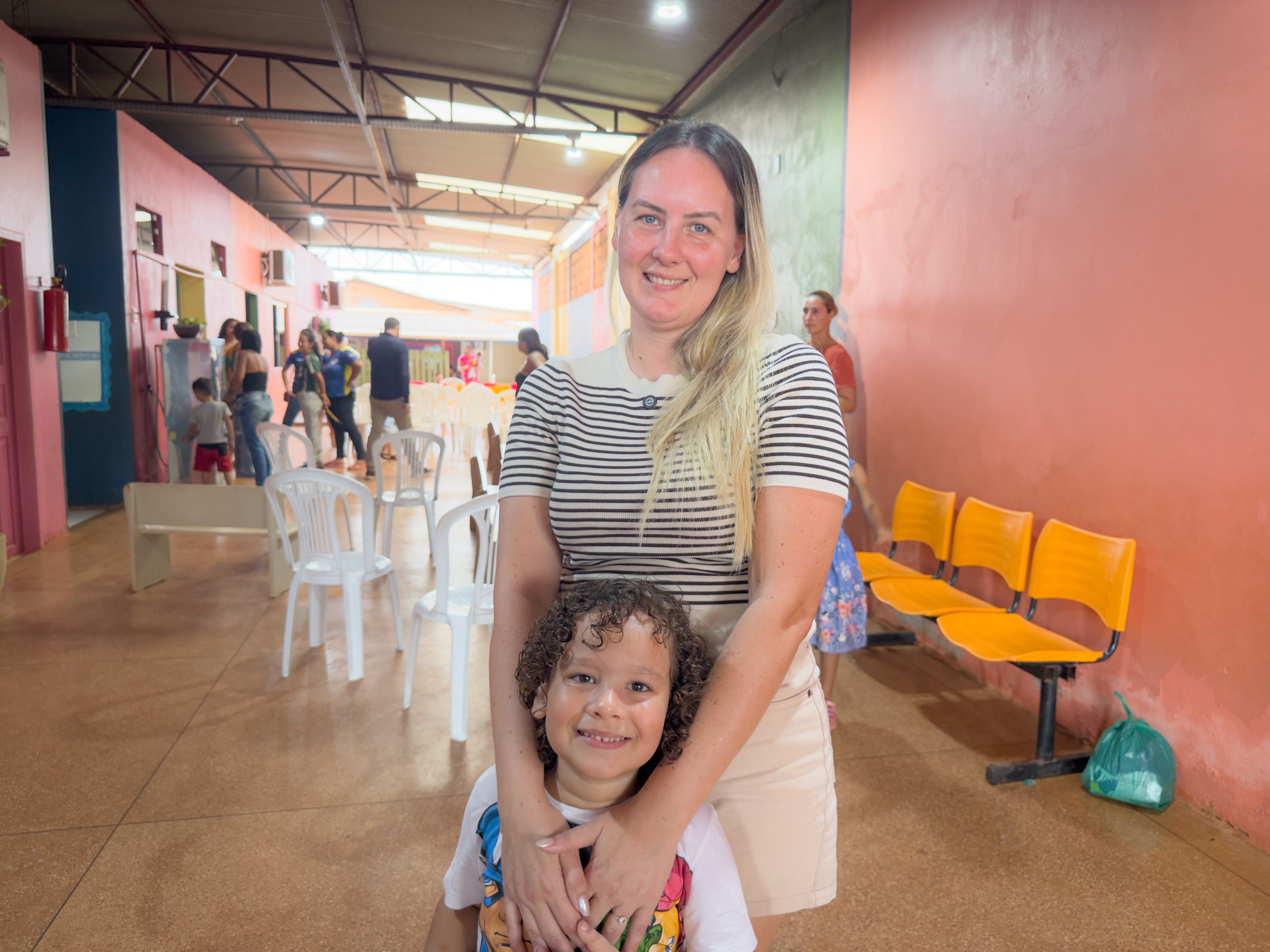 Meiry Anne comemorou a vaga escolar do filho Lucas, de 5 anos, após anos de espera