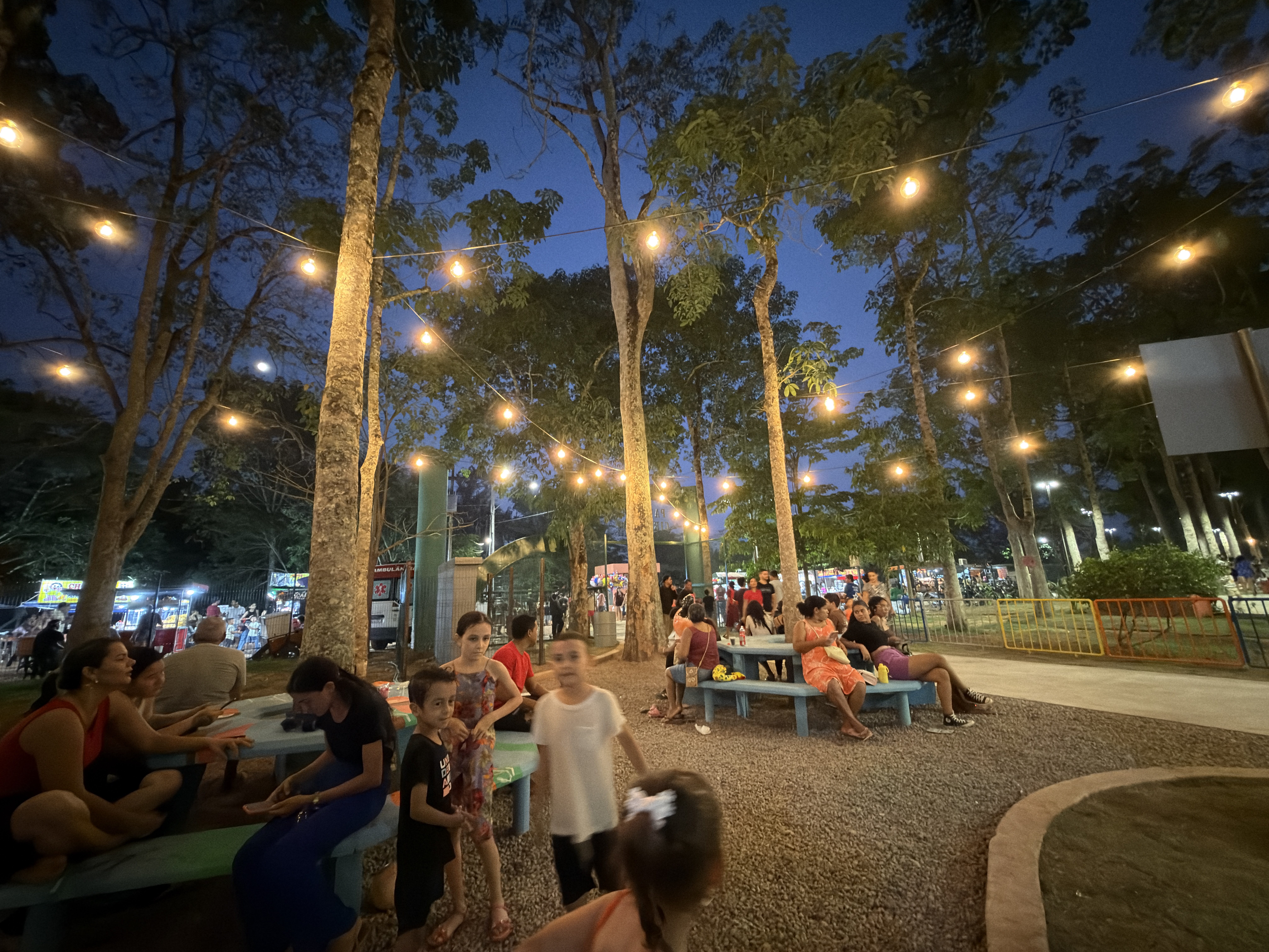 Entardecer com Cristo reúne famílias em momento de fé e louvor no Parque Circuito