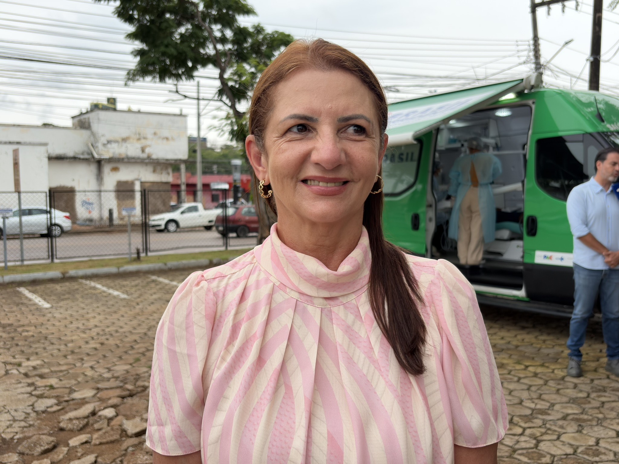 Sandra Cardoso explicou que a unidade móvel levará atendimento odontológico a públicos prioritários, conforme o planejamento da Semusa