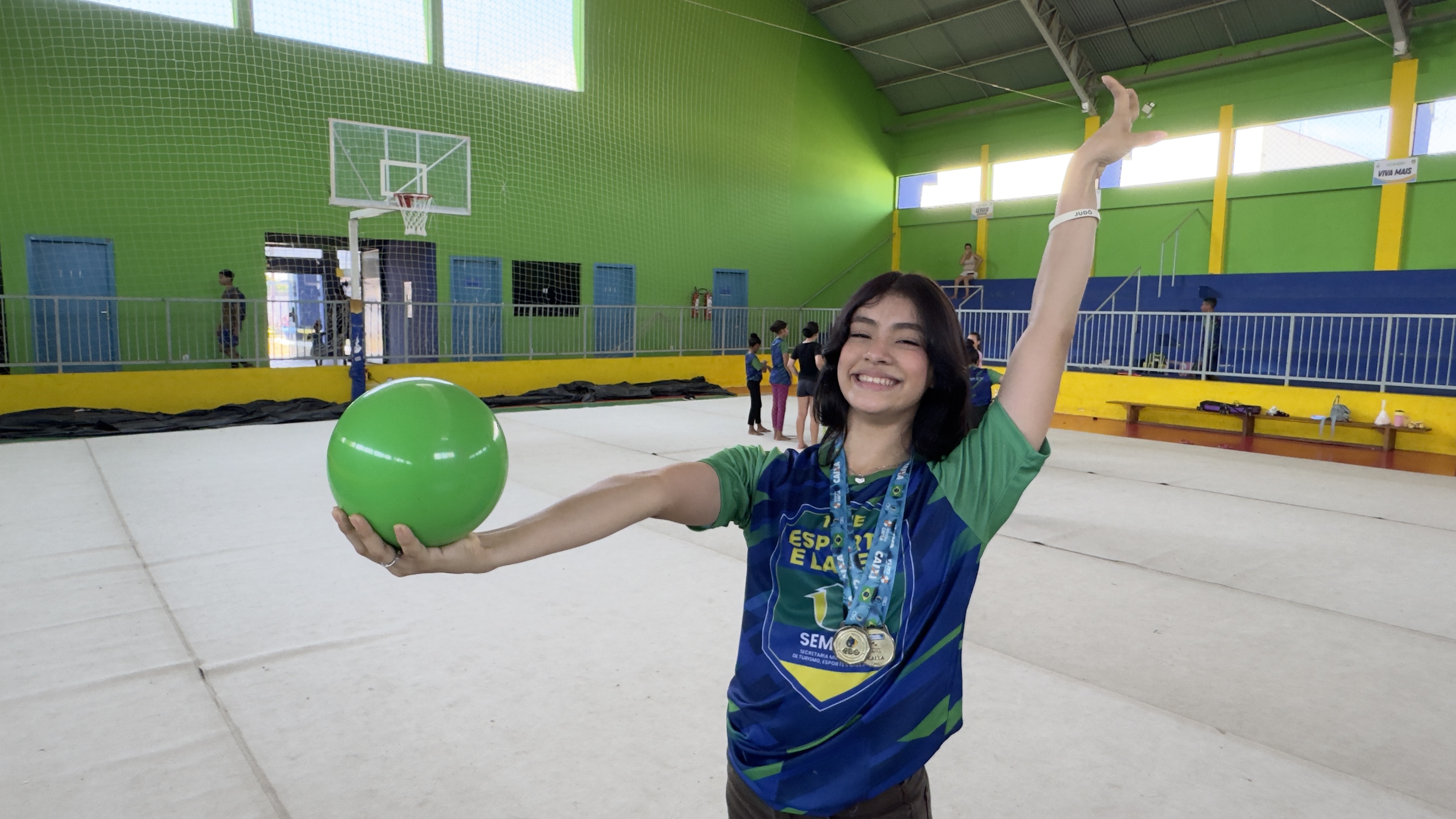 Atleta alcança novo resultado na ginástica rítmica após intensificar sua preparação