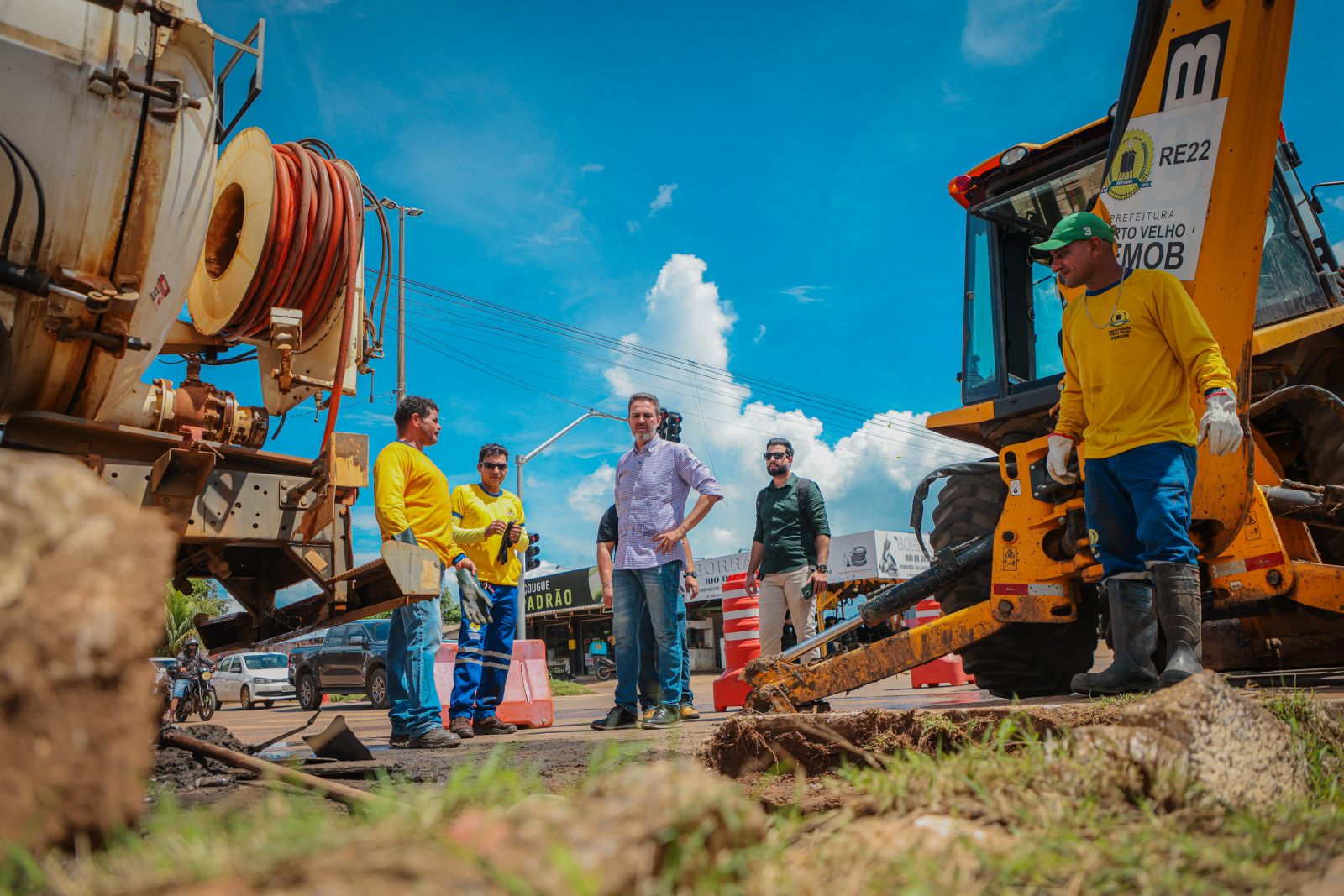 Prefeito Léo Moraes reforça a importância do descarte correto do lixo para manter os ecobueiros funcionando