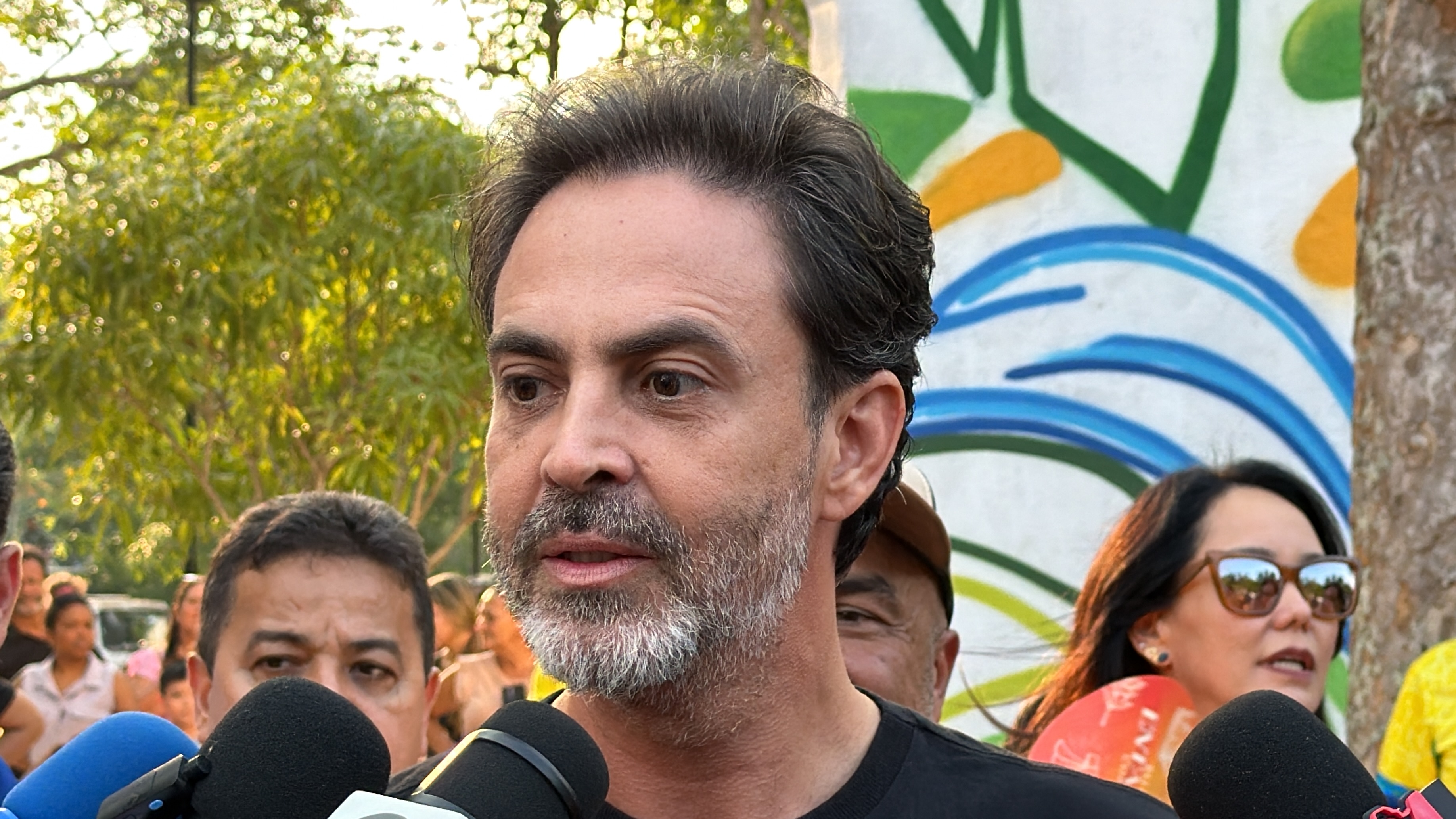 Prefeito Léo Moraes celebra a reabertura do Parque Circuito ao lado das crianças