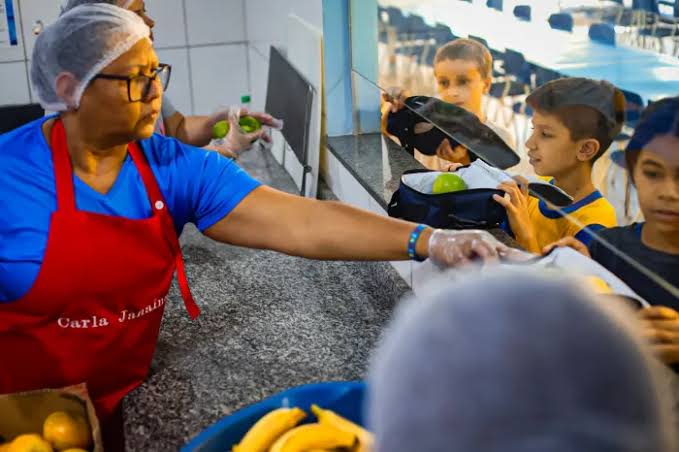 Lanche extra complementa a alimentação e contribui para o aprendizado dos estudantes