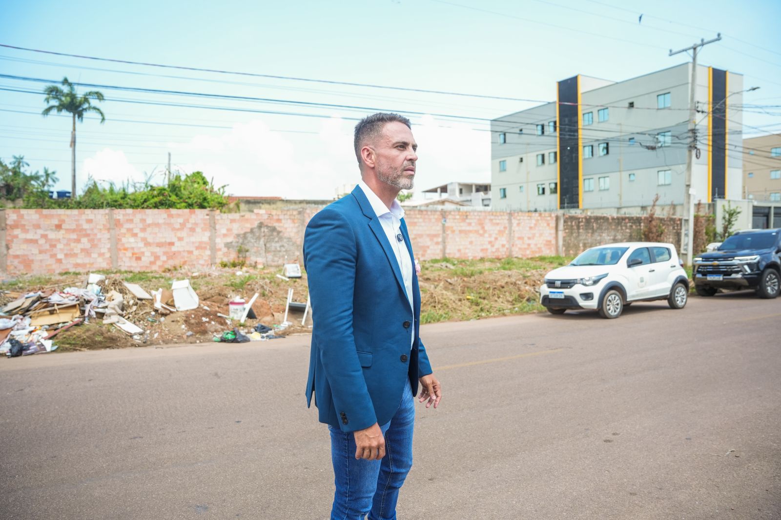 Léo Moraes reforçou a importância da colaboração dos moradores para evitar alagamentos e manter a cidade limpa