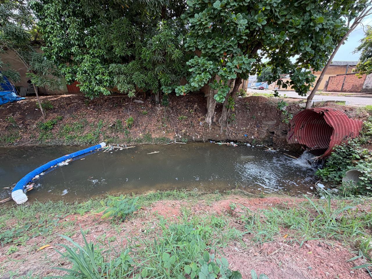 Estrutura retém resíduos e permite avaliar sua eficácia e manutenção para possível instalação em outros canais da capital