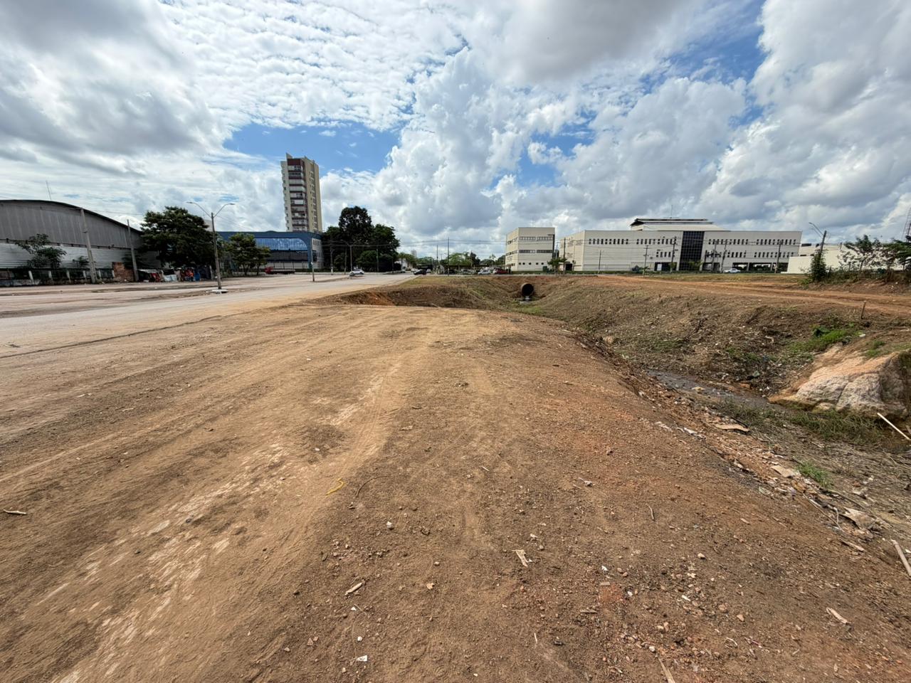 CIDADE LIMPA - Área desobstruída recebe novo descarte irregular poucos dias após limpeza