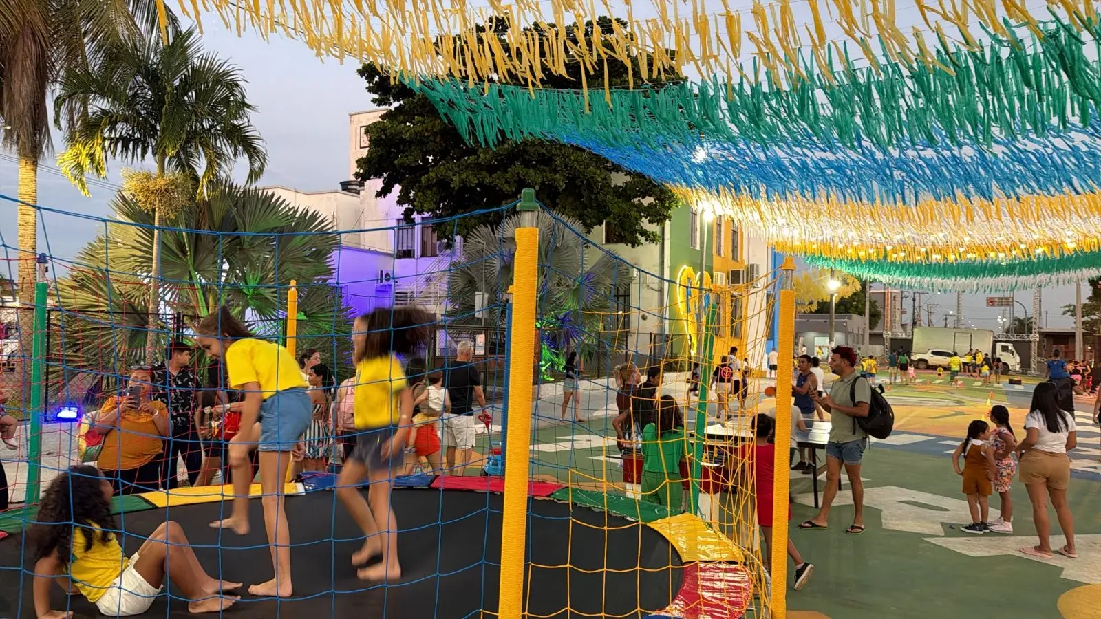 ENCANTO - Rua de Lazer transforma Rua do Hexa em grande espaço de diversão
