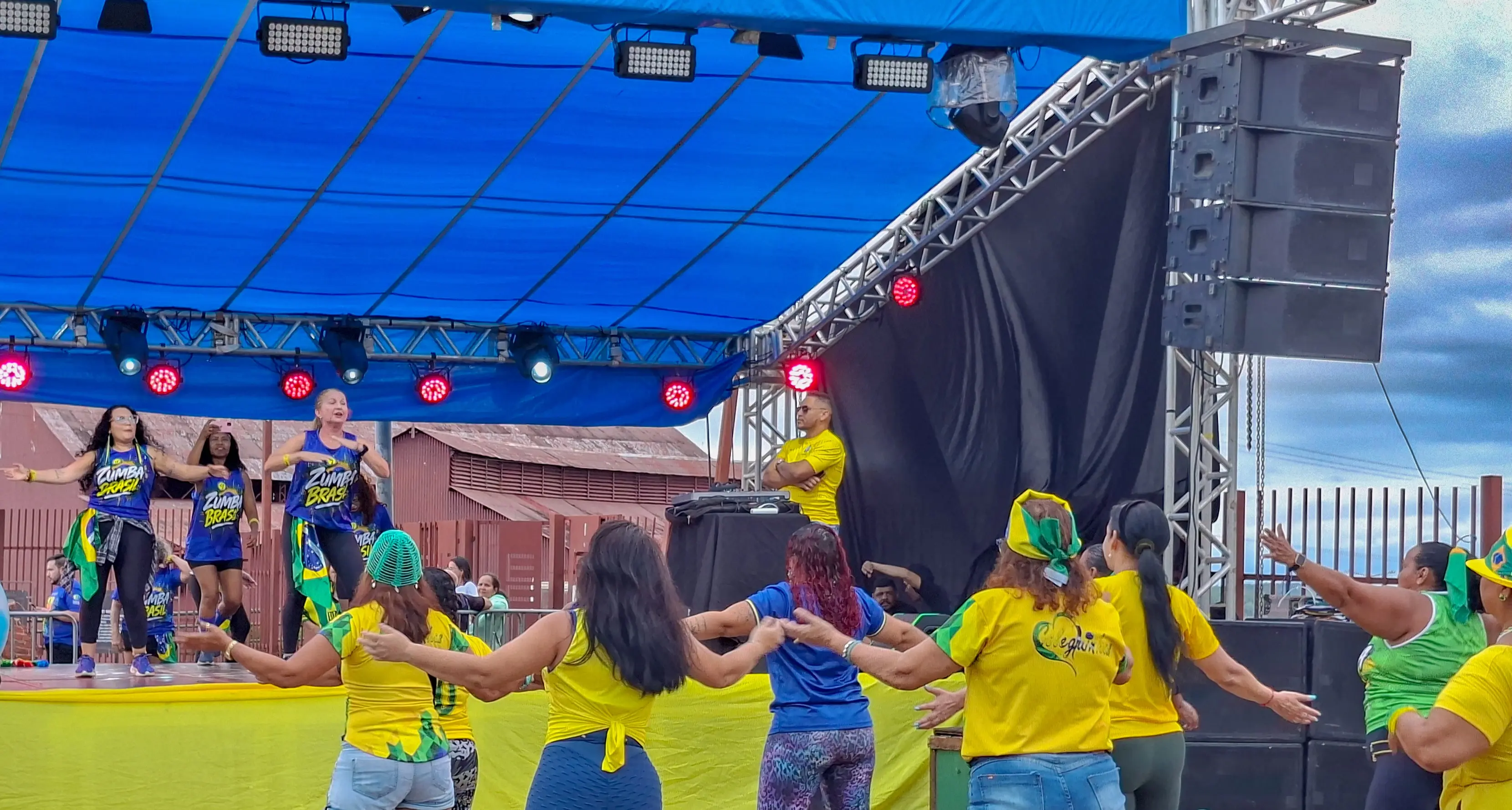 BRASIL X ESCÓCIA - Música, dança e diversão transformam Rua do Hexa em grande encontro