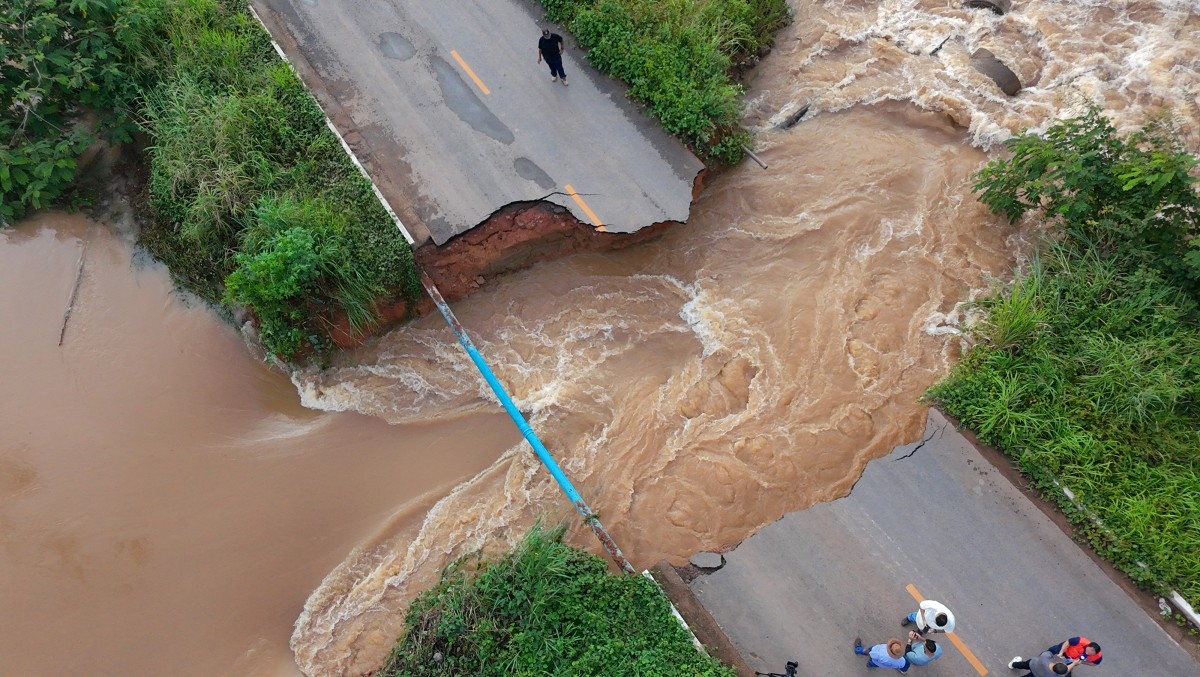 CHUVAS - Acesso alternativo &eacute; feito na estrada de Santo Ant&ocirc;nio pela Prefeitura