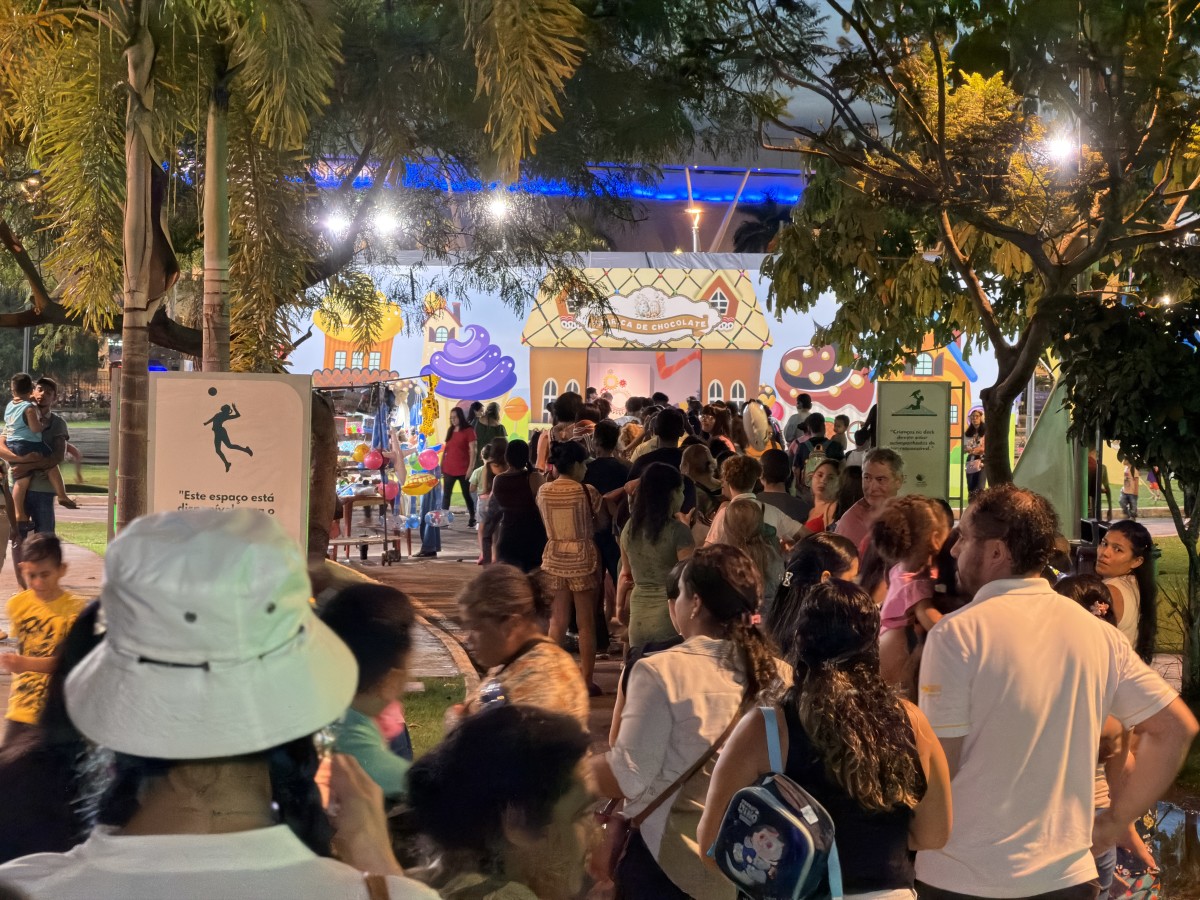 Espaço cenográfico da Fábrica de Chocolate, mil crianças terão direito a uma caixa de chocolates e uma fotografia impressa com personagens