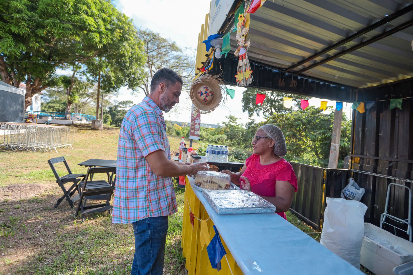 Prefeito esteve no evento e aproveitou para visitar as barracas do Giro&nbsp;Empreendedor