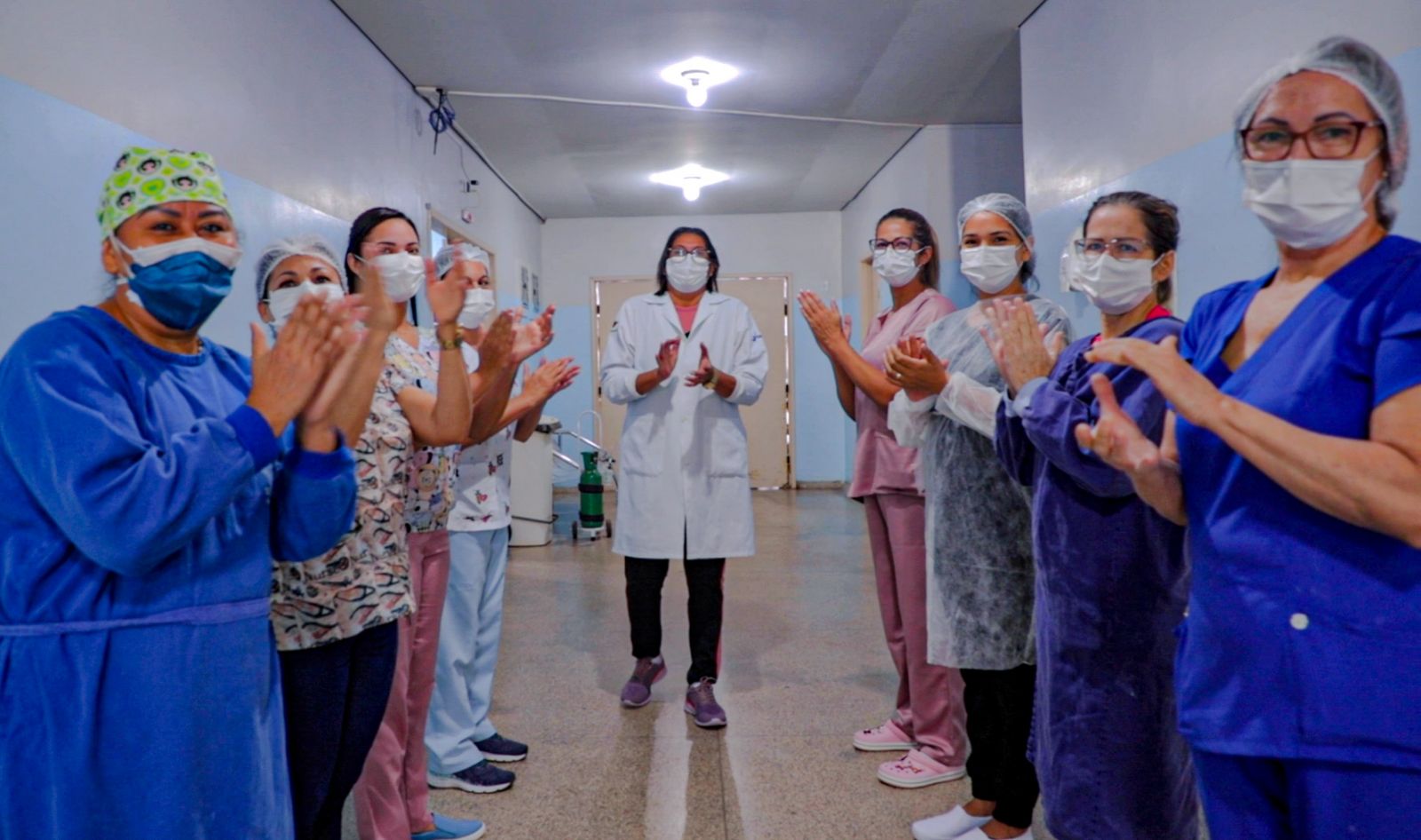 Primeiras doses foram destinadas aos profissionais de saúde da linha de frente