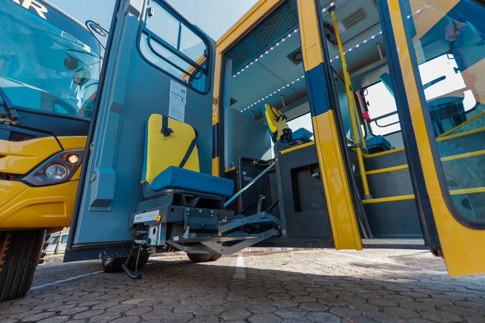 Iinvestimento inclui a aquisição de um ônibus especialmente para alunos em locais distantes da escola