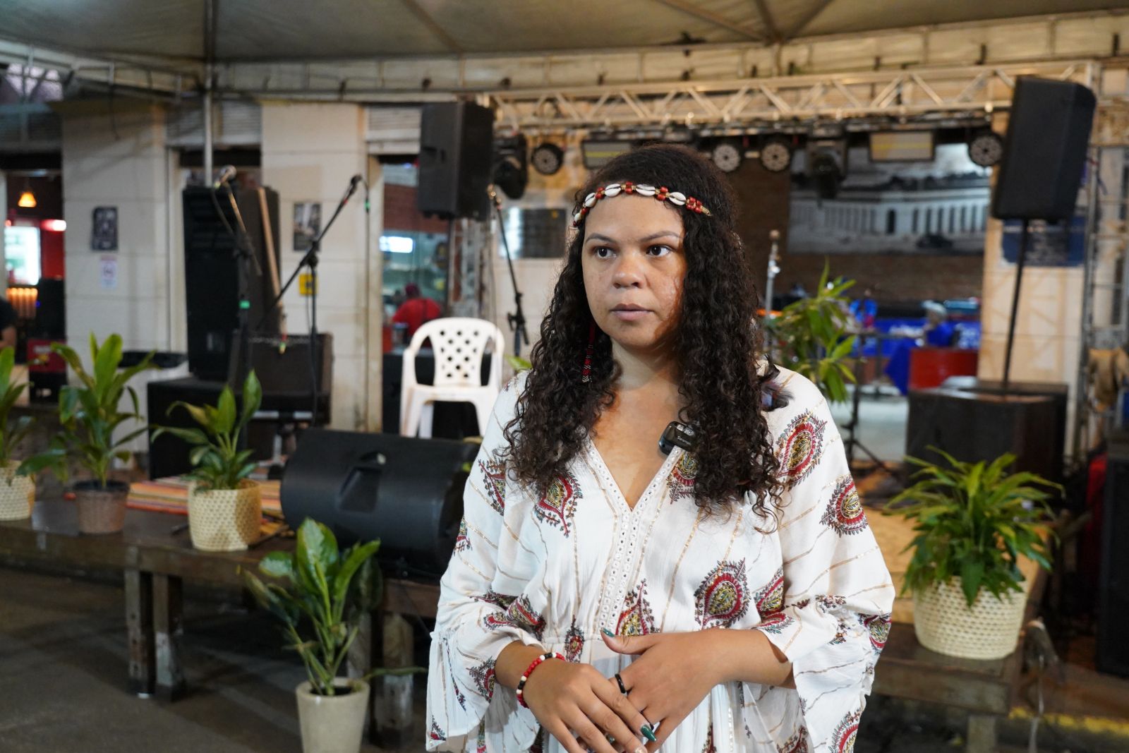 Anne Cleyane. disse que o sarau visa reunir a população para uma reflexão de como a arte pode transformar vidas