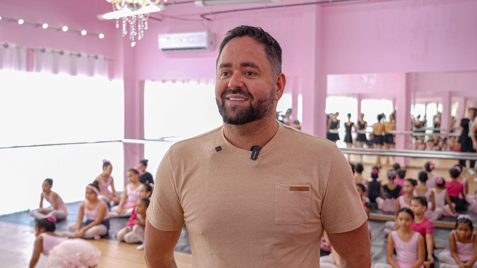 Secretário Paulo Moraes esteve presente no primeiro dia de aula dos alunos