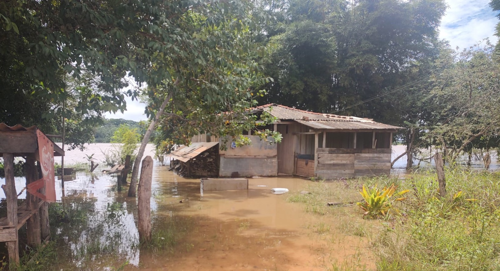 Localidade vem sendo prejudicado por conta do avanço do rio Madeira