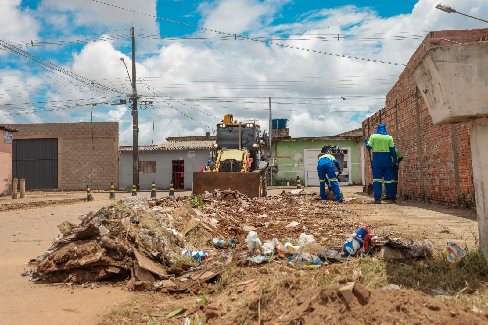 Semusb vai avisar com antecedência e solicitar que coloquem para fora do quintal tudo o que queiram que seja recolhido