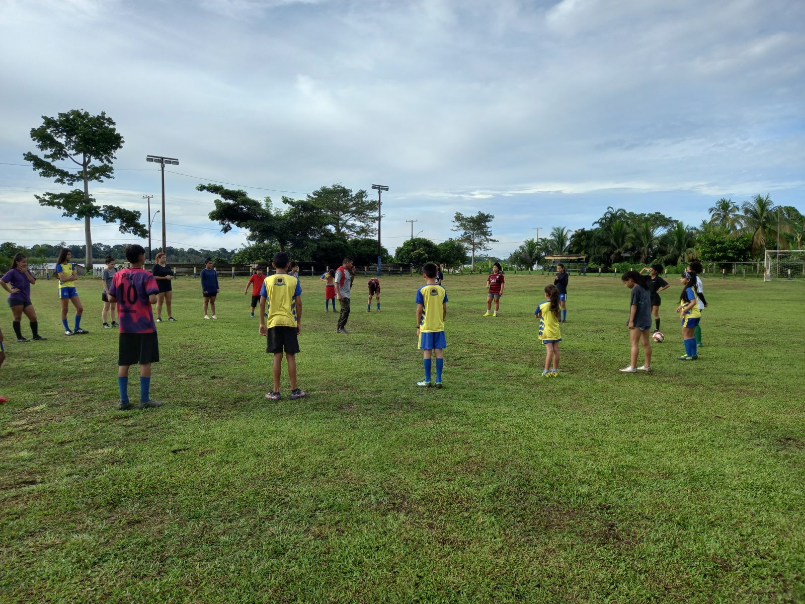 Programa de iniciação esportiva chegou a distrito do baixo Madeira 