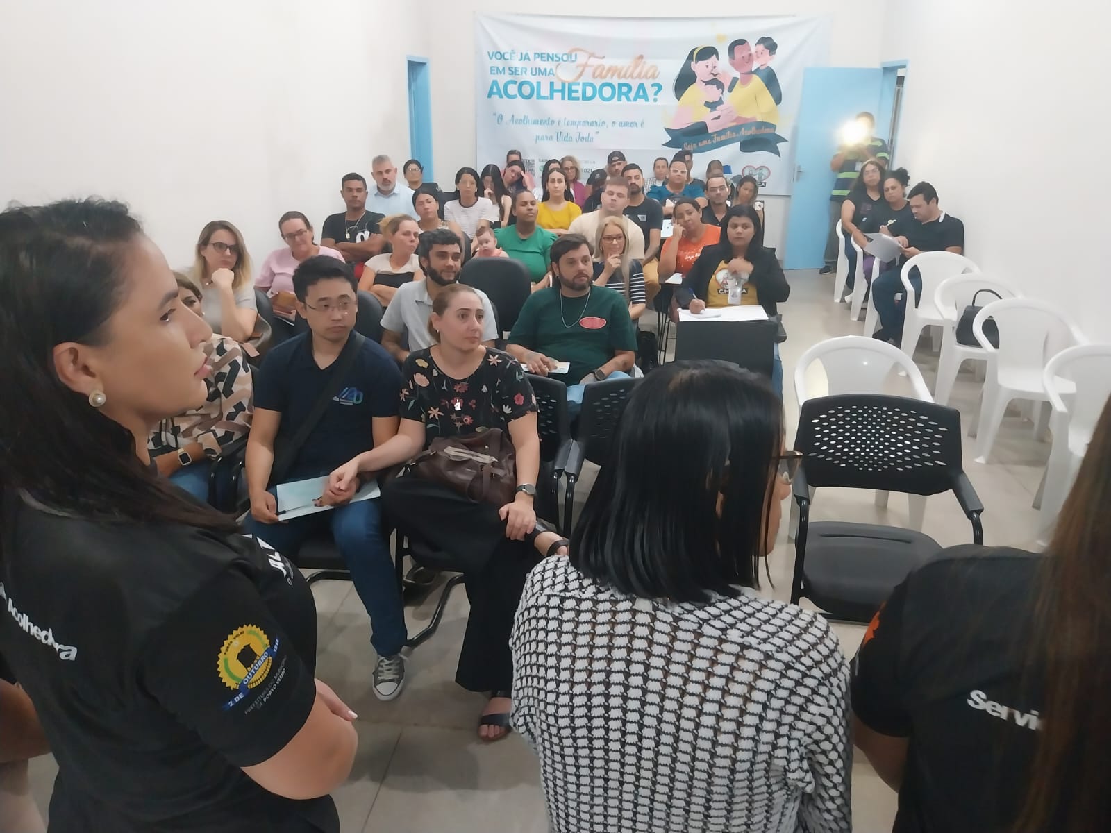 Objetivo final é garantir que as famílias acolhedoras estejam preparadas para oferecer um ambiente seguro, amoroso e acolhedor,