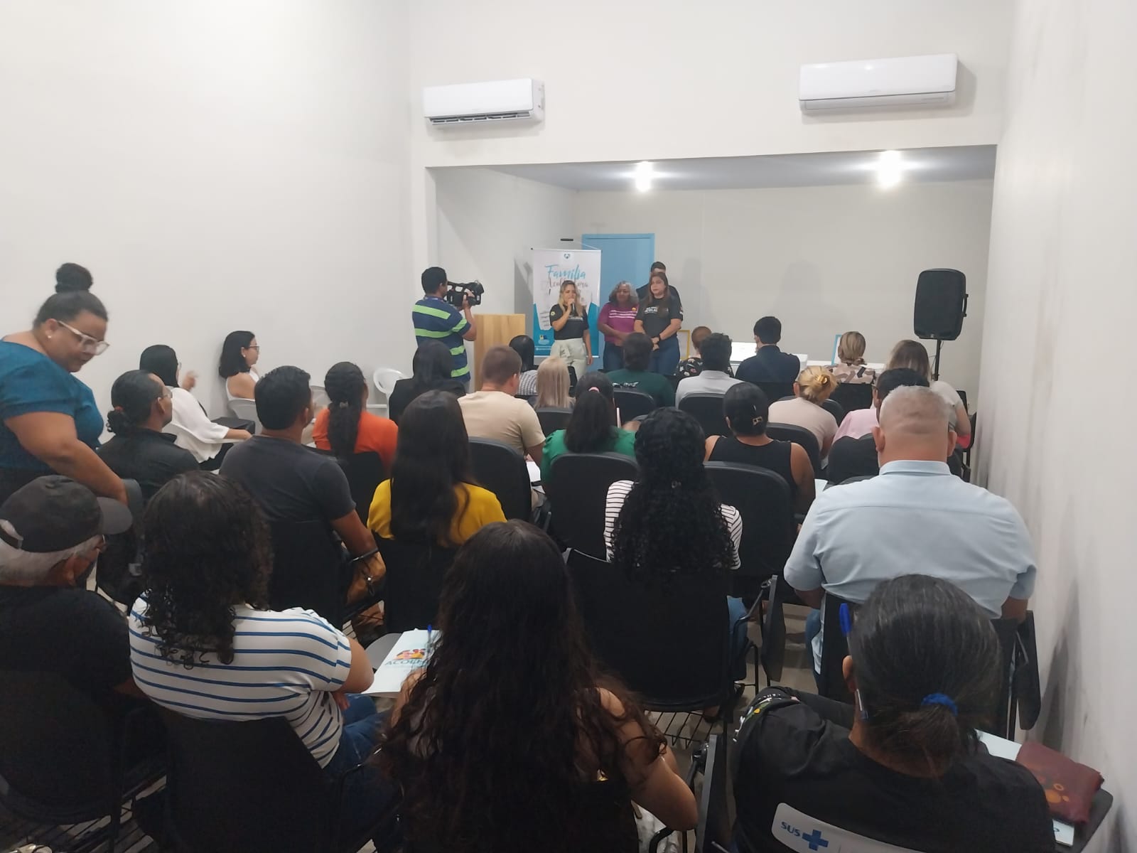 Famílias Acolhedoras são famílias voluntárias cadastradas e capacitadas pelos órgãos de assistência social 