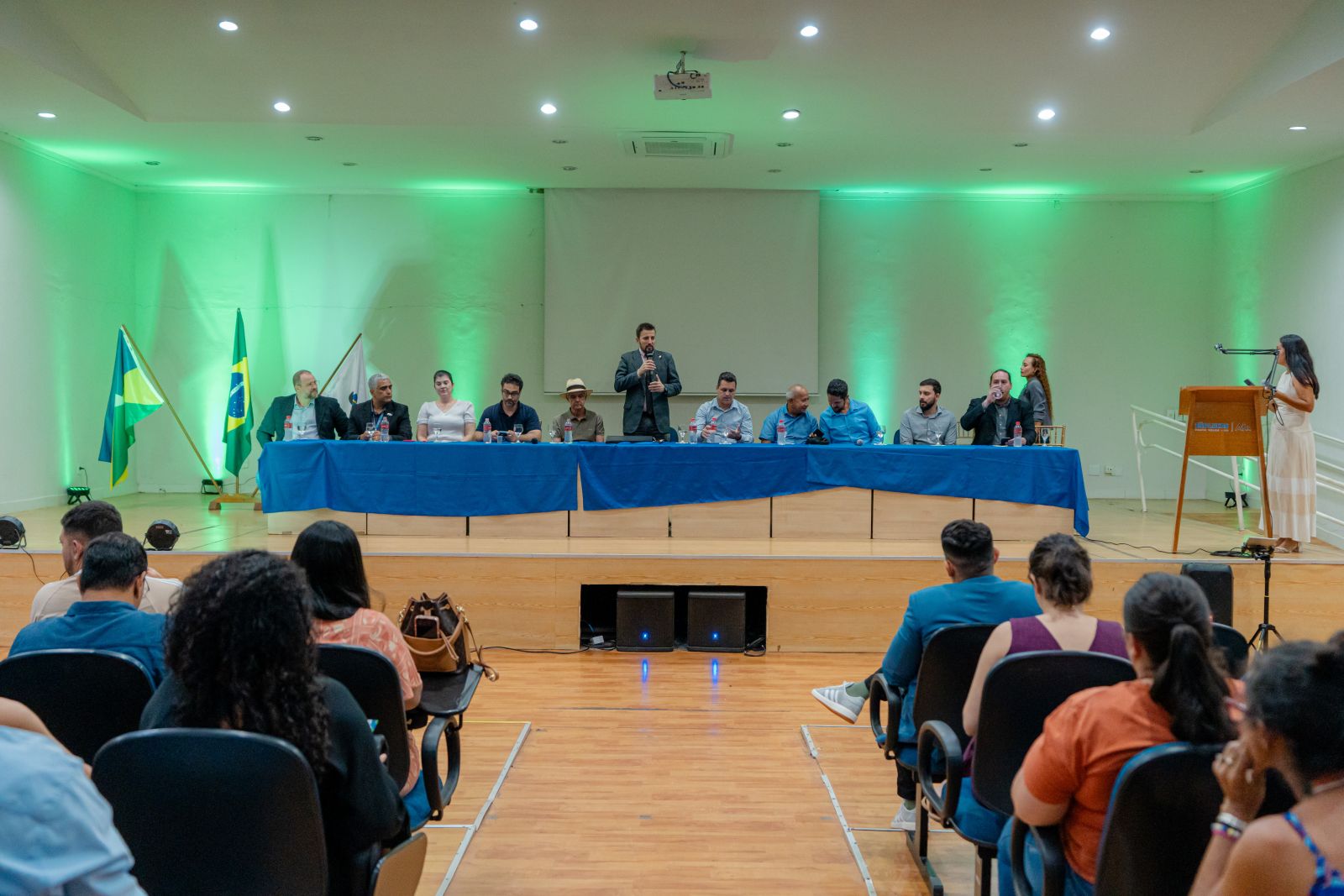 A solenidade de abertura contou com a participação de secretários municipais