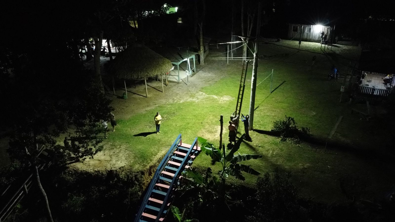 Ao todo, foram instaladas 25 luminárias solares de LED, com potência de 80 watts