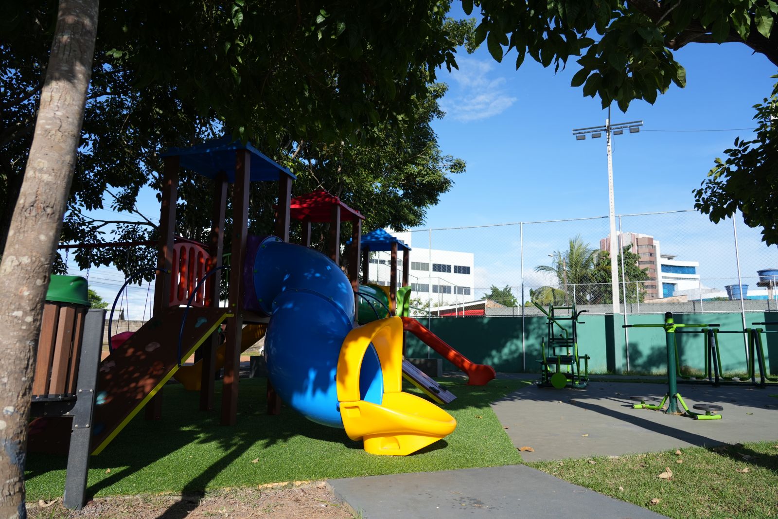 Praça Bagdá tem equipamentos públicos de lazer revitalizados