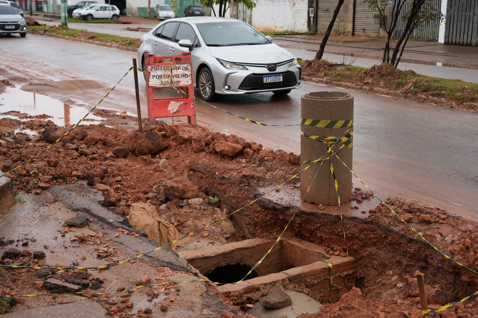 Mais de mil bocas de lobo já foram desobstruídas pelas equipes de zeladoria