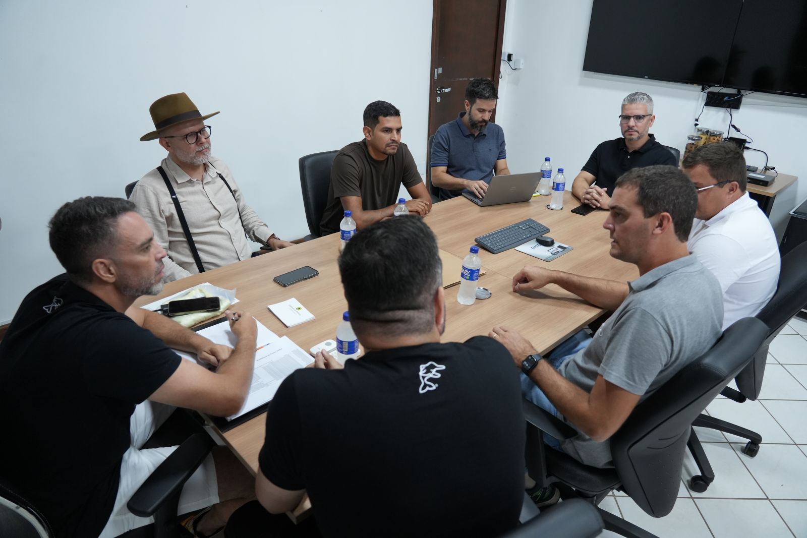 Reunião isa realizar estudos de viabilidade técnica visando a restauração e reativação da Locomotiva 18