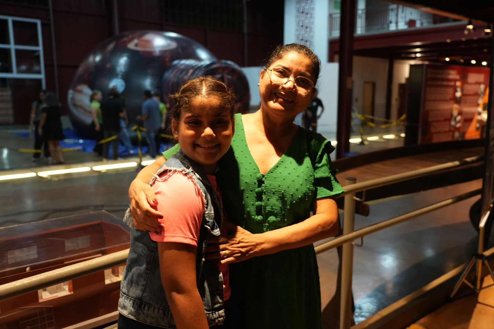 Ione levou a neta para conhecer a história de um jeito bem diferente