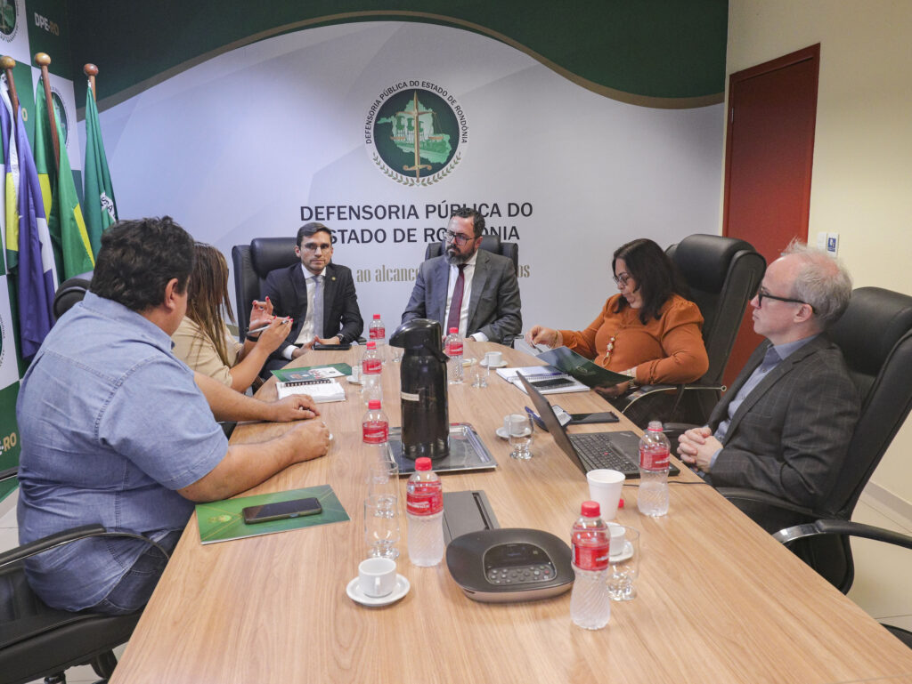 Foi reforçada a importância da parceria entre os órgãos para fortalecer a rede de assistência e garantir direitos fundamentais à população