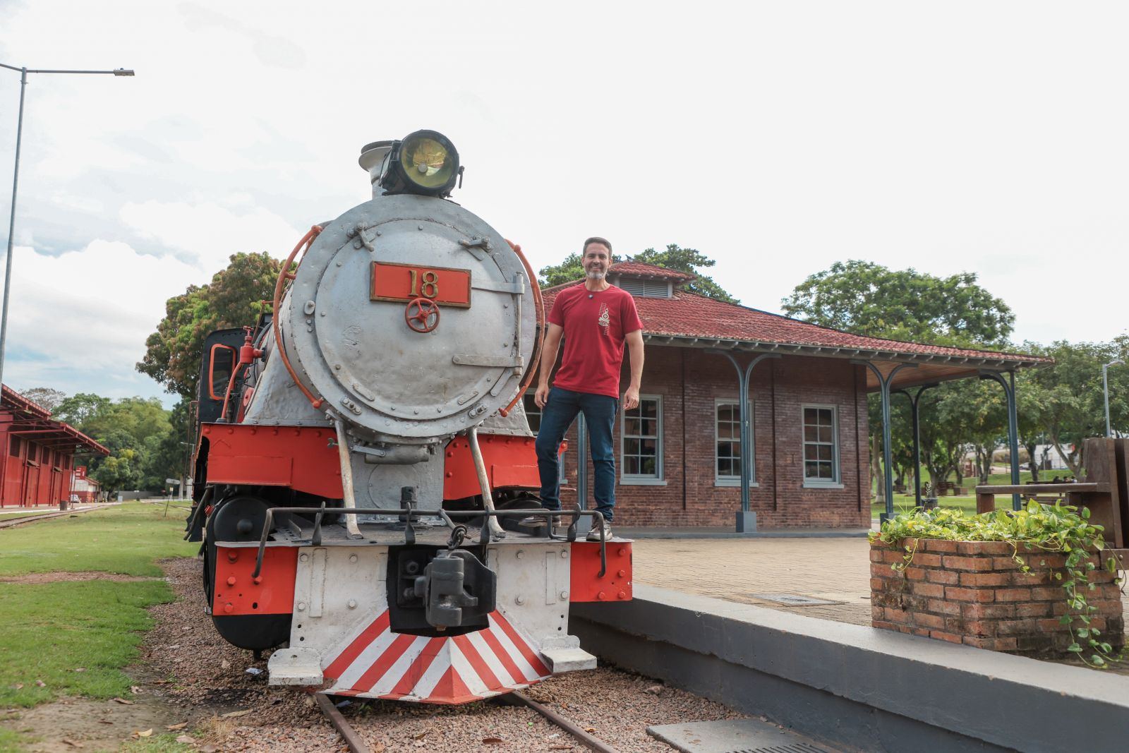 A meta é fazer a máquina apitar novamente, afirmou o prefeito Léo Moraes