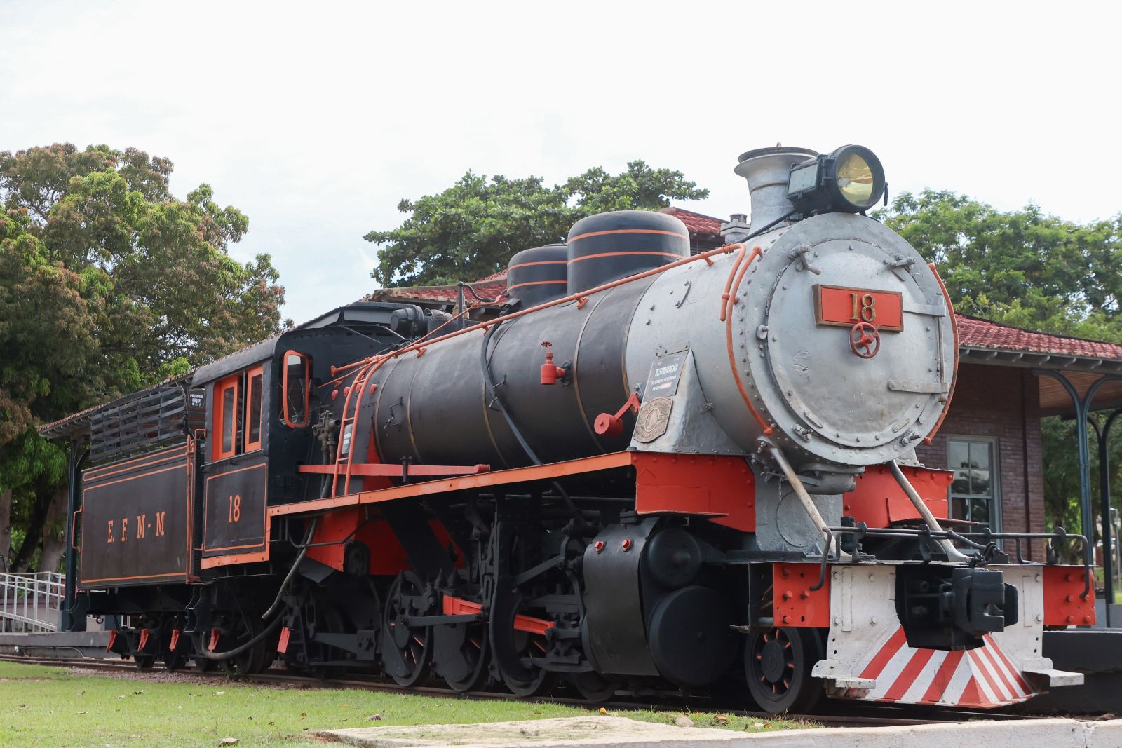Locomotiva 18 está há mais de 15 anos parada