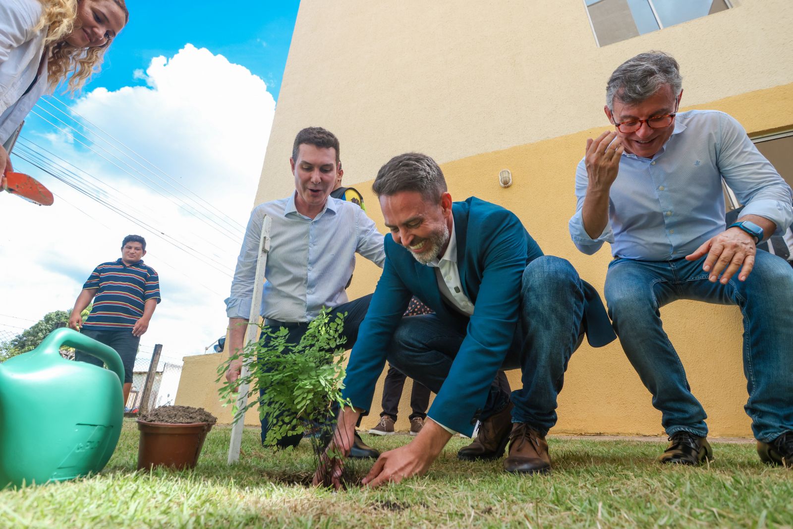 Léo Moraes e Jader Barbalho também contribuíram com o plantio de mudas no local