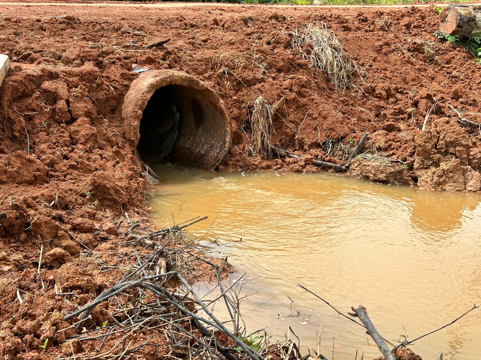 Trabalhos são essenciais para garantir a trafegabilidade dos moradores