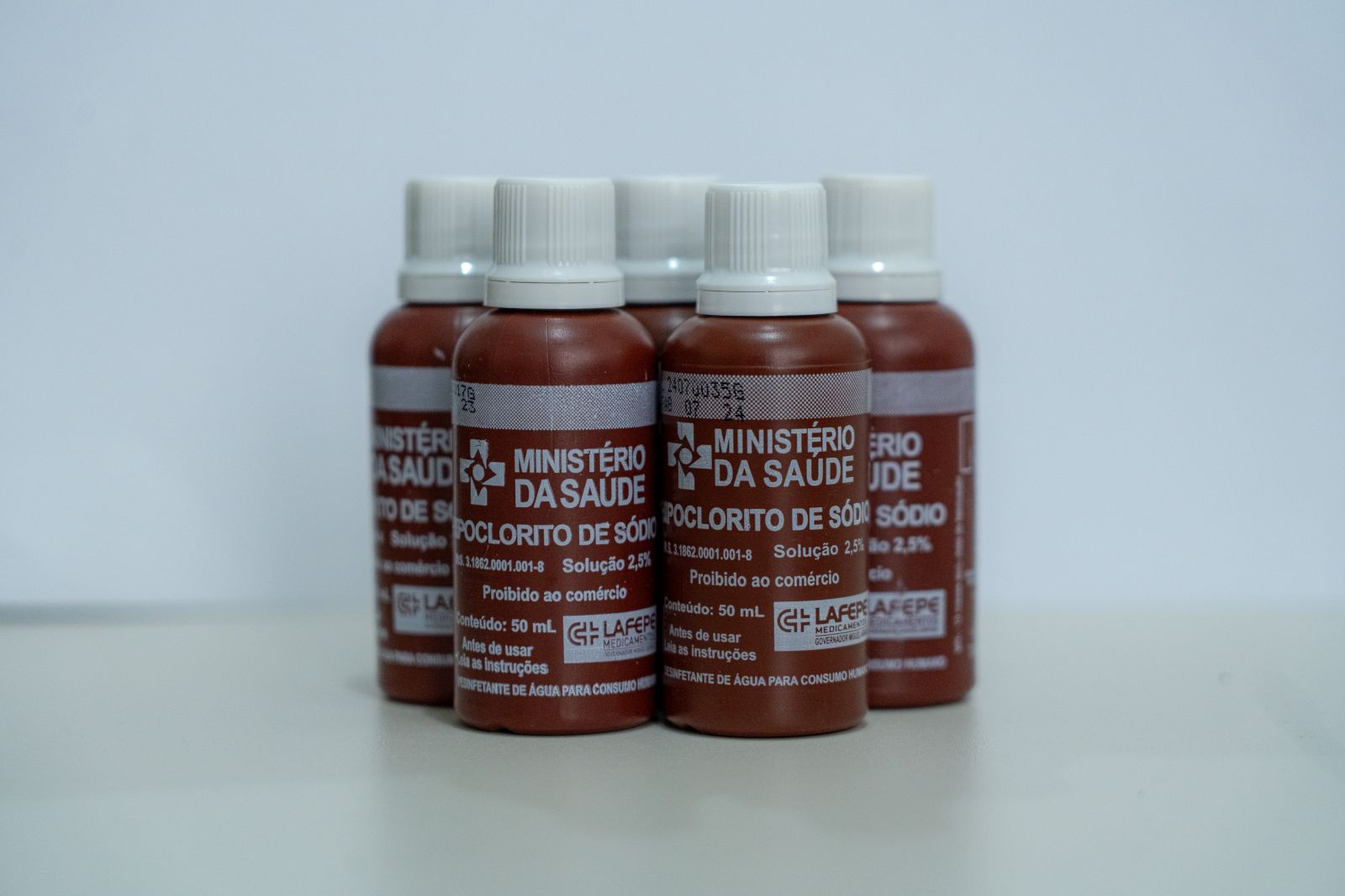 Hipoclorito deve ser guardado em local fresco, ao abrigo da luz e fora do alcance de crianças