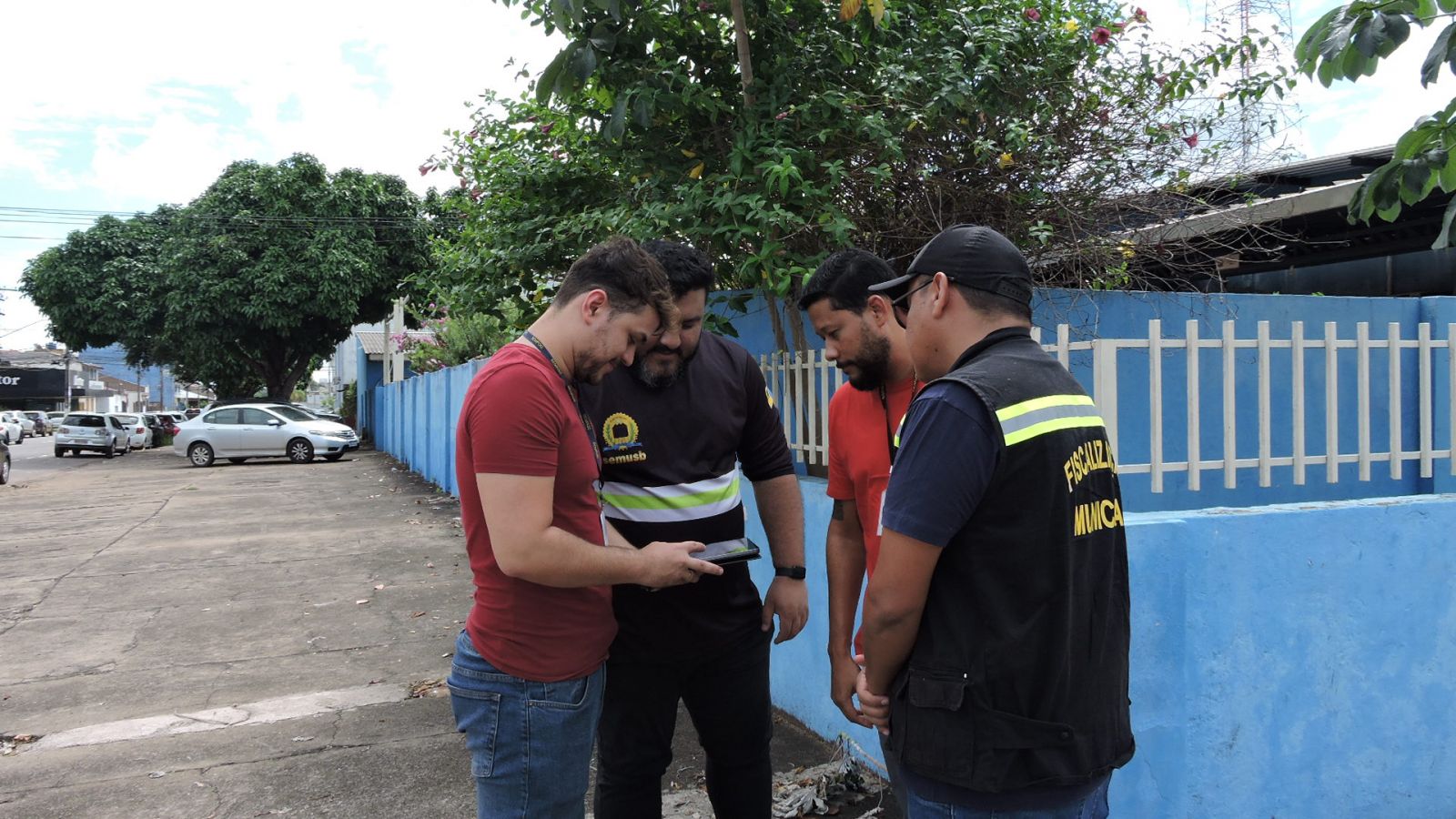  Técnicos da Sempog oferecem suporte aos fiscais, garantindo a inserção precisa dos dados no sistema