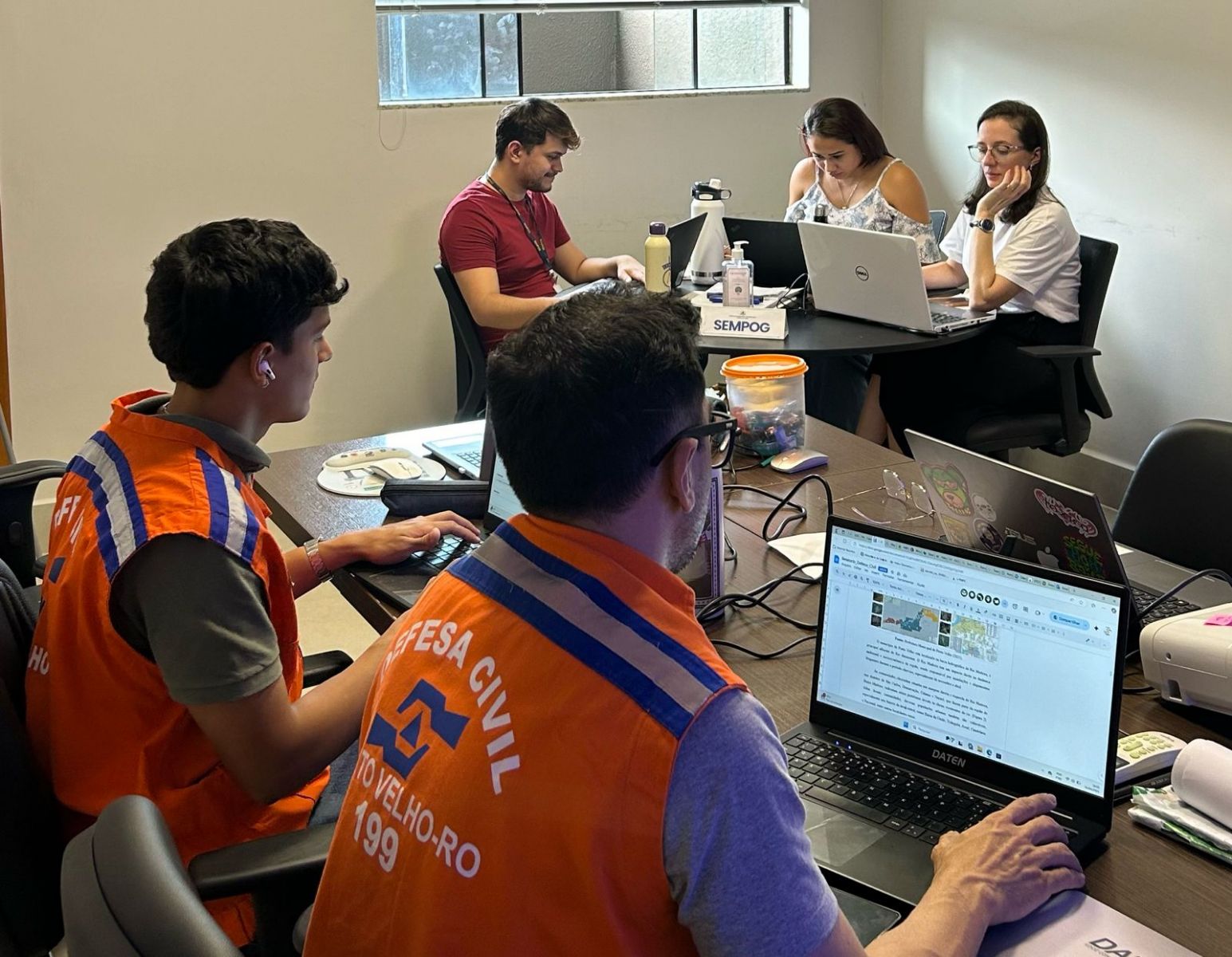 Parte da equipe mobilizada para articular o apoio da União na intensificação das ações humanitárias