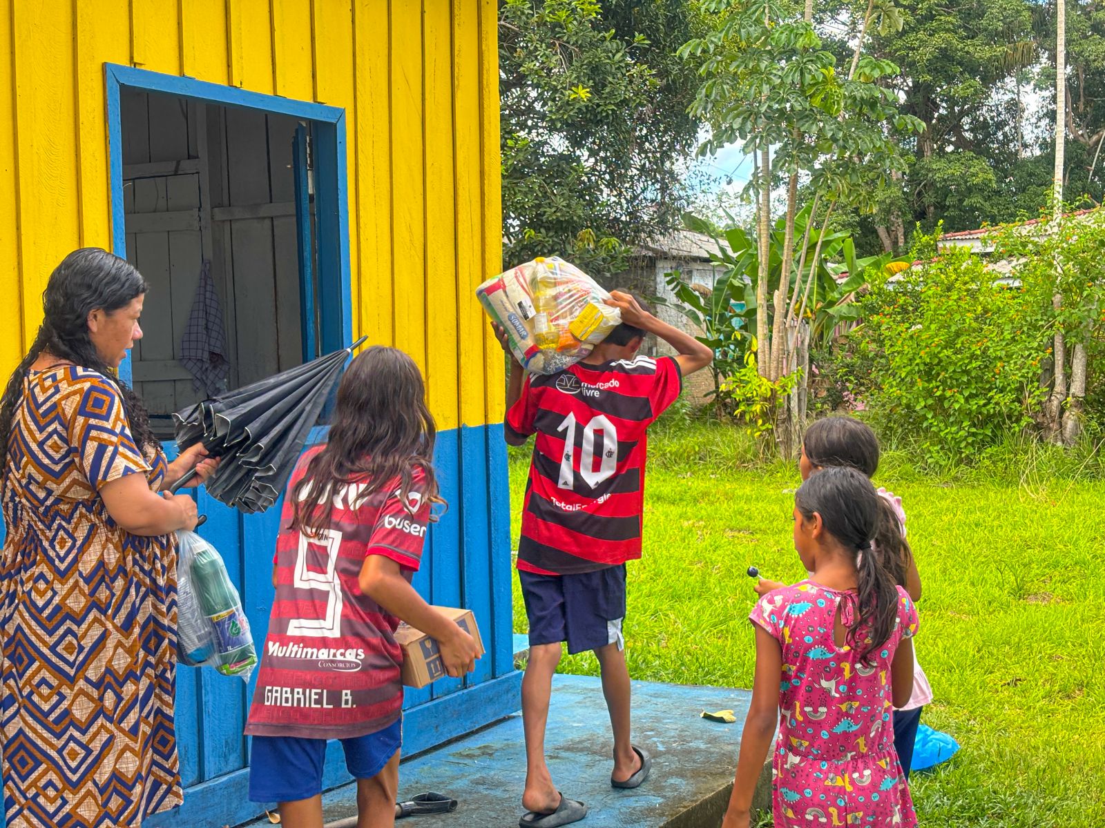  Equipes conseguiram atender as famílias com a entrega de 90 cestas básicas e outros mantimentos