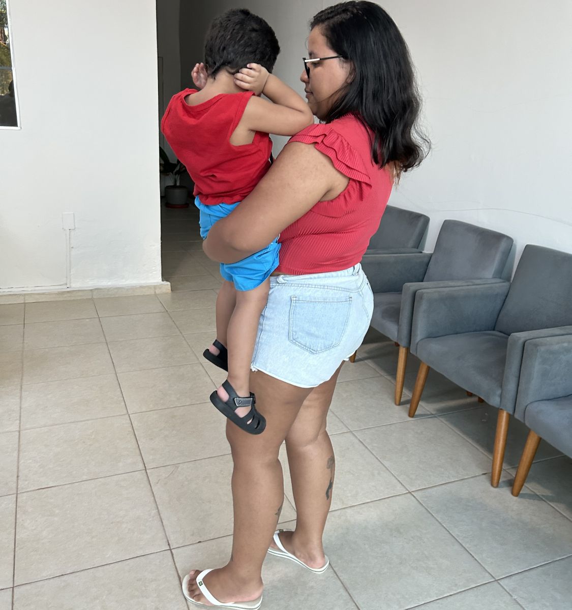 A mãe fala que a rotina ficou mais fácil com apoio da prefeitura