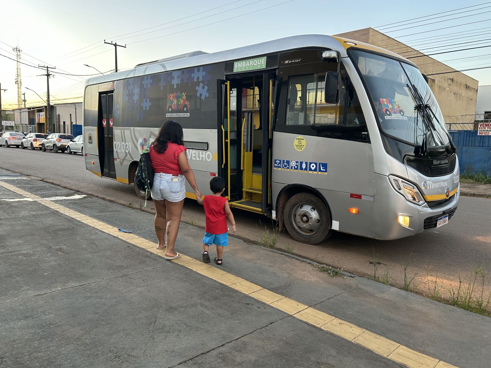 Rafaela acrescentou que o ônibus multissensorial é muito confortável e facilita a vida do filho