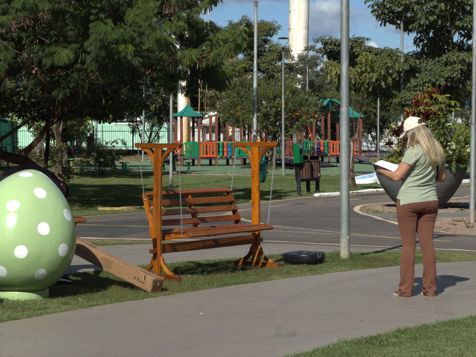 Elementos decorativos inspirados na Páscoa começam a tomar forma