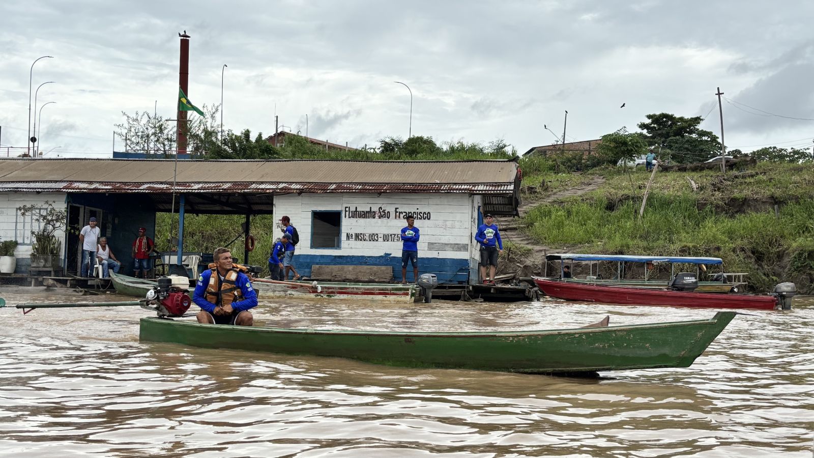 As baterias envolveram voadeiras, rabetas e Jet Skis