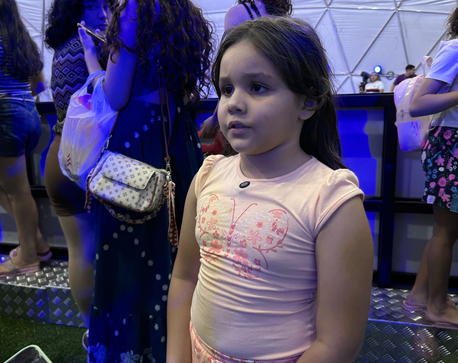 Beatriz Figueiredo, 5 anos, foi uma das primeiras crianças a chegar para ver os personagens do Frozen.